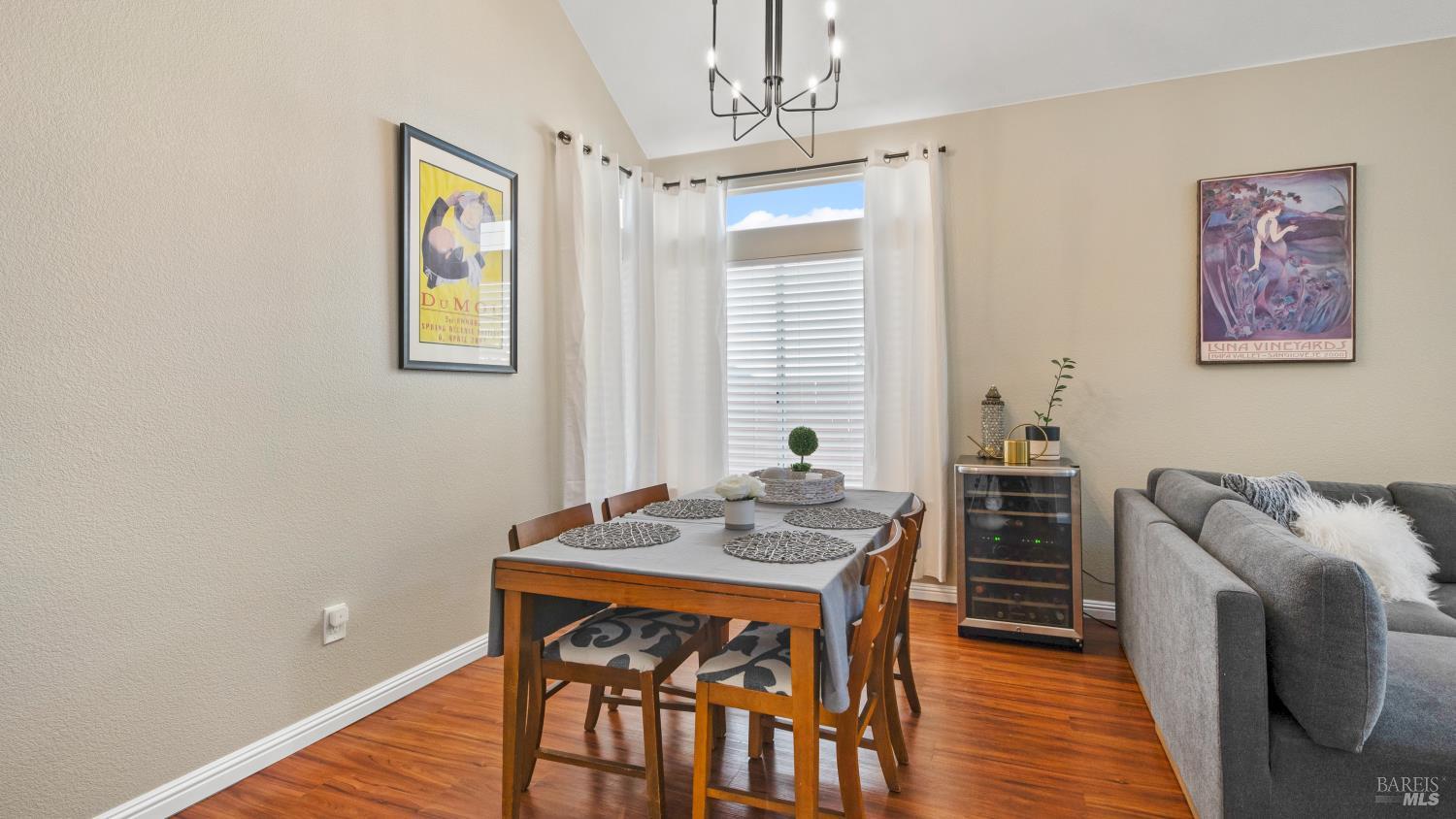 Detail Gallery Image 8 of 36 For 114 Birchwood Ct, Suisun City,  CA 94585 - 3 Beds | 2/1 Baths