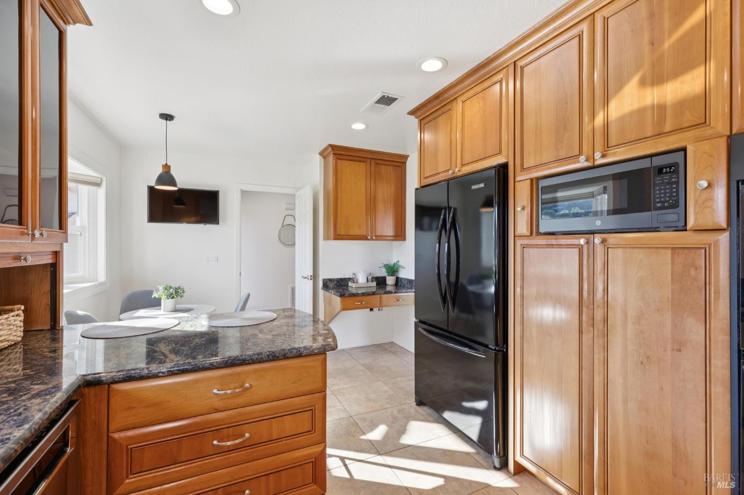 Detail Gallery Image 7 of 45 For 2108 Feliz Dr, Novato,  CA 94945 - 4 Beds | 3 Baths