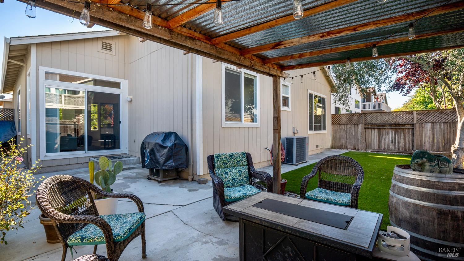 Detail Gallery Image 24 of 30 For 1214 Marque Dr, Rohnert Park,  CA 94928 - 3 Beds | 2 Baths