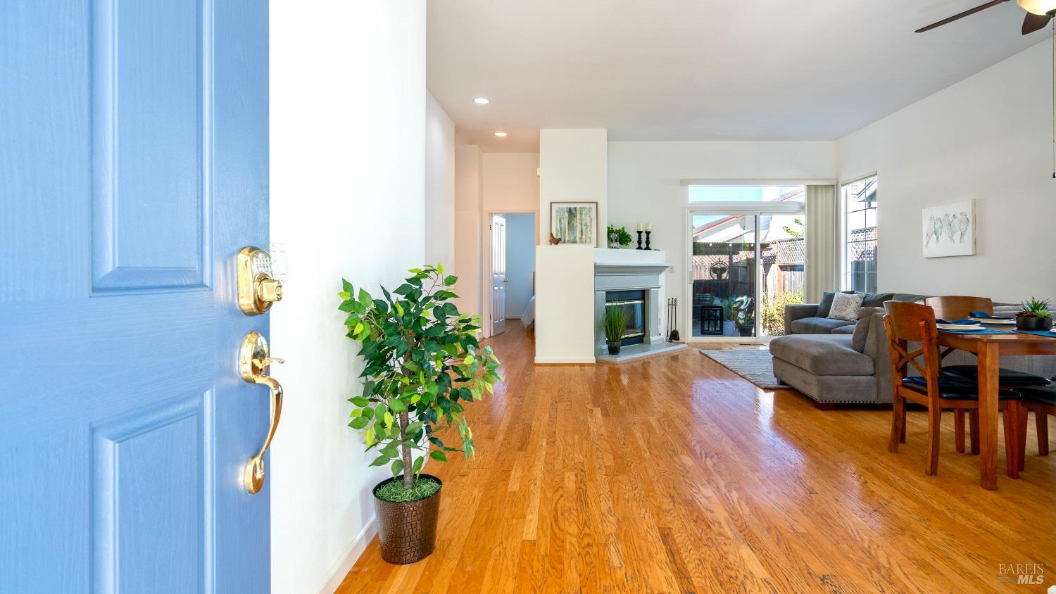 Detail Gallery Image 4 of 30 For 1214 Marque Dr, Rohnert Park,  CA 94928 - 3 Beds | 2 Baths