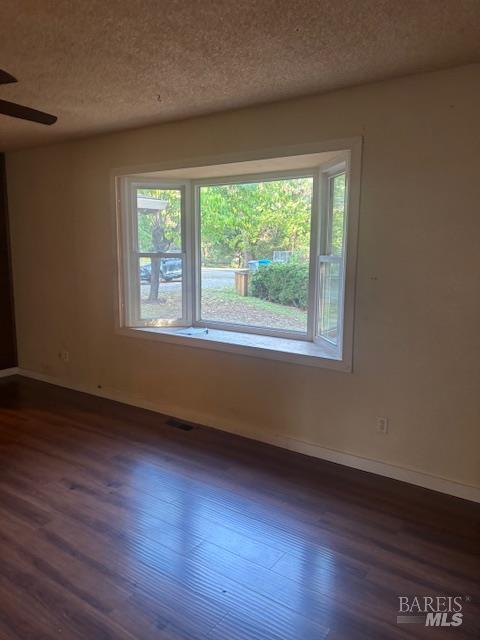 Detail Gallery Image 14 of 18 For 749 Grove St, Sonoma,  CA 95476 - 3 Beds | 2 Baths