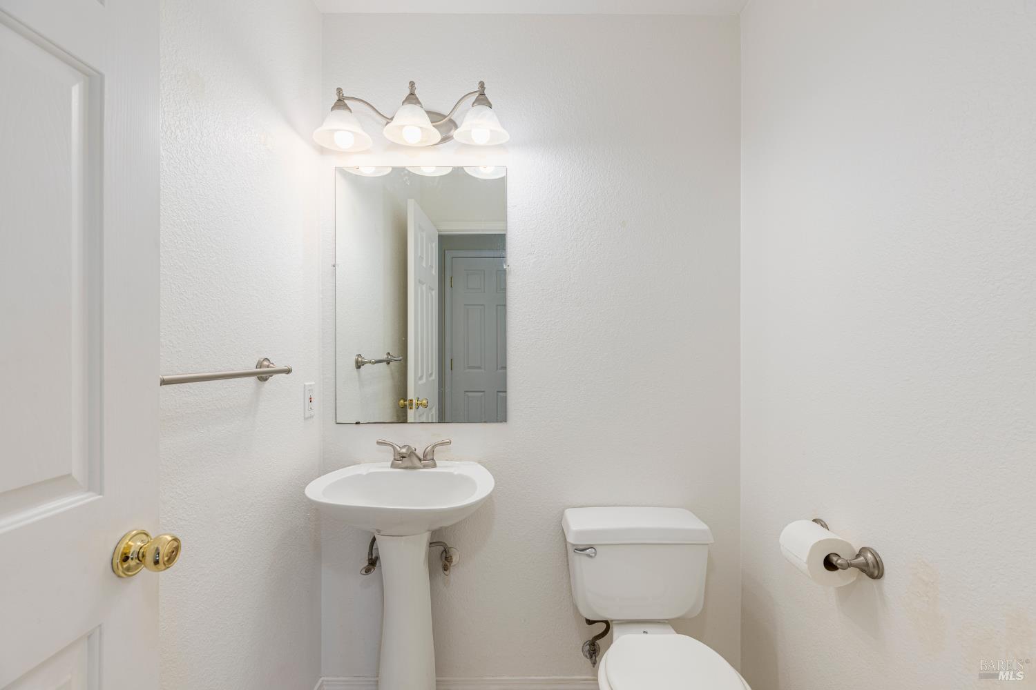 Detail Gallery Image 15 of 46 For 219 College View Dr, Rohnert Park,  CA 94928 - 3 Beds | 1/1 Baths