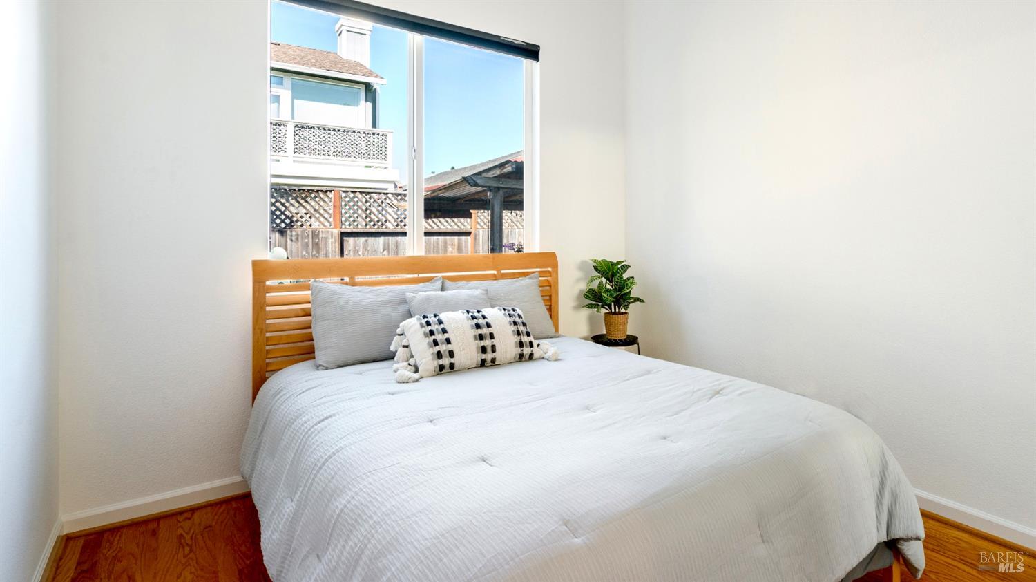 Detail Gallery Image 12 of 30 For 1214 Marque Dr, Rohnert Park,  CA 94928 - 3 Beds | 2 Baths