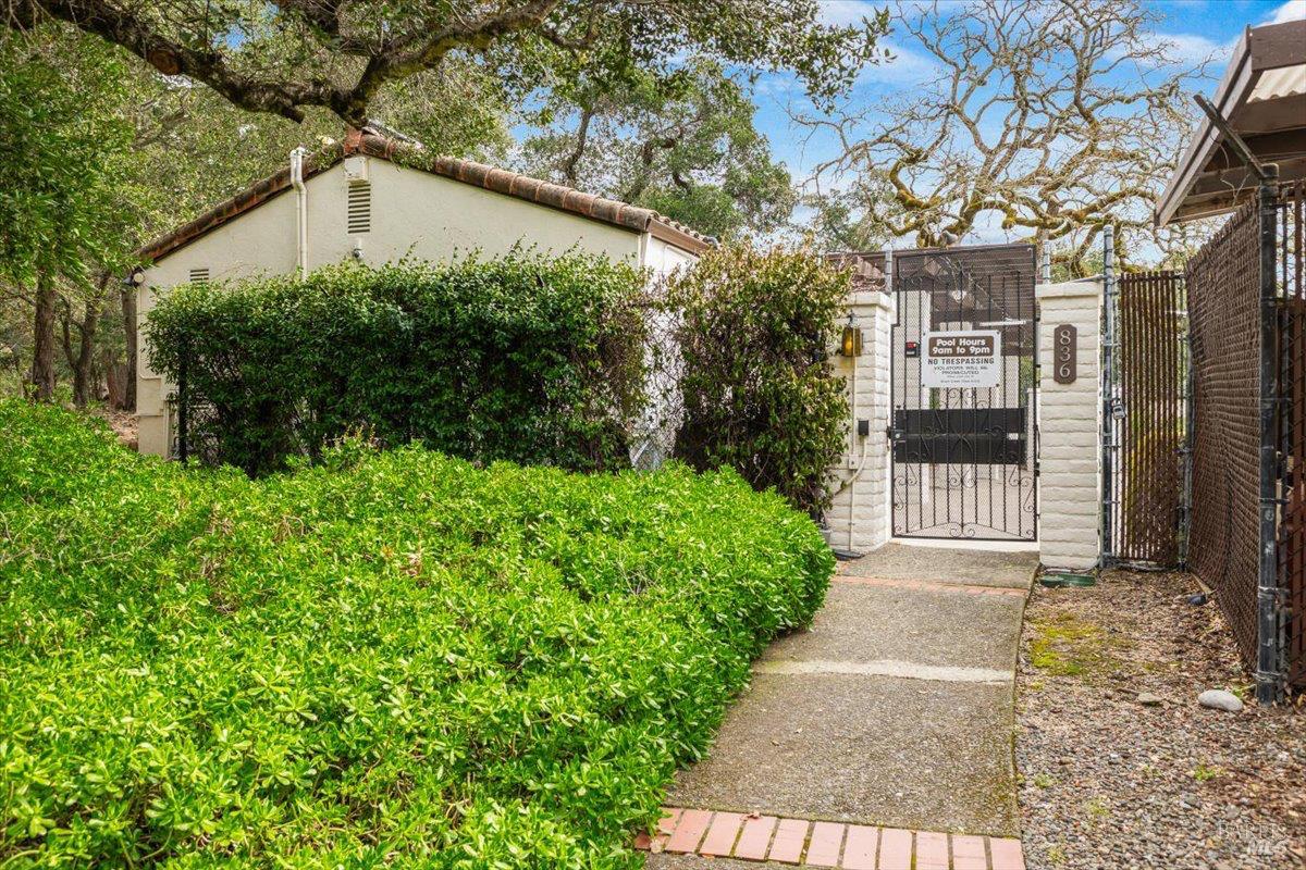 Detail Gallery Image 28 of 32 For 802 Adobe Dr, Santa Rosa,  CA 95404 - 2 Beds | 2 Baths