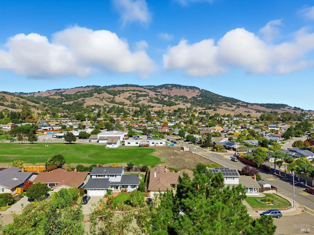 Detail Gallery Image 24 of 45 For 85 San Carlos Way, Novato,  CA 94945 - 4 Beds | 3 Baths