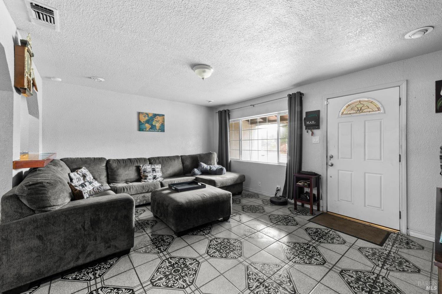 Detail Gallery Image 7 of 22 For 364 Brown St, Vacaville,  CA 95688 - 4 Beds | 2 Baths