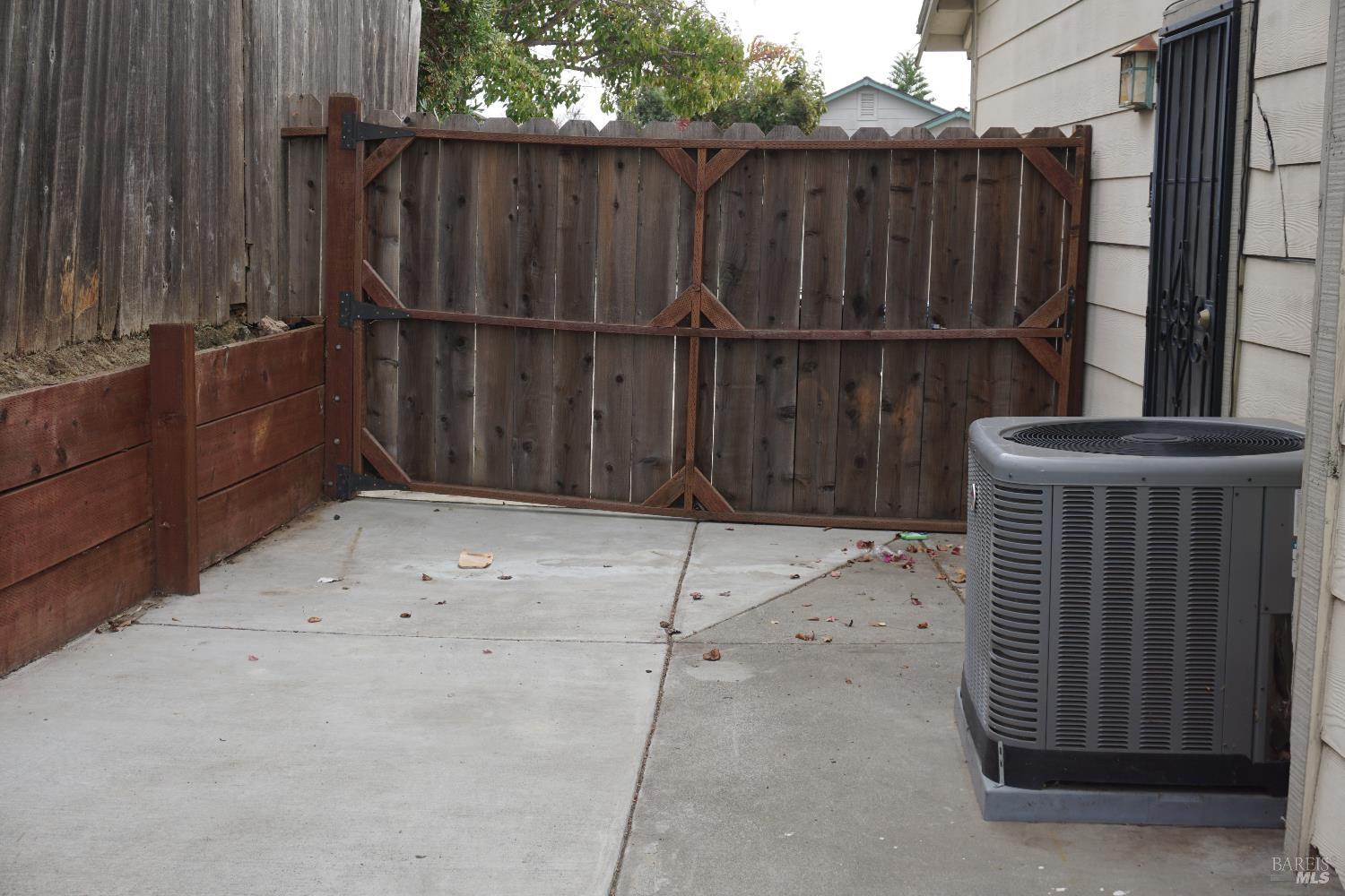 Detail Gallery Image 19 of 28 For 1048 Topsail Dr, Vallejo,  CA 94591 - 4 Beds | 2 Baths