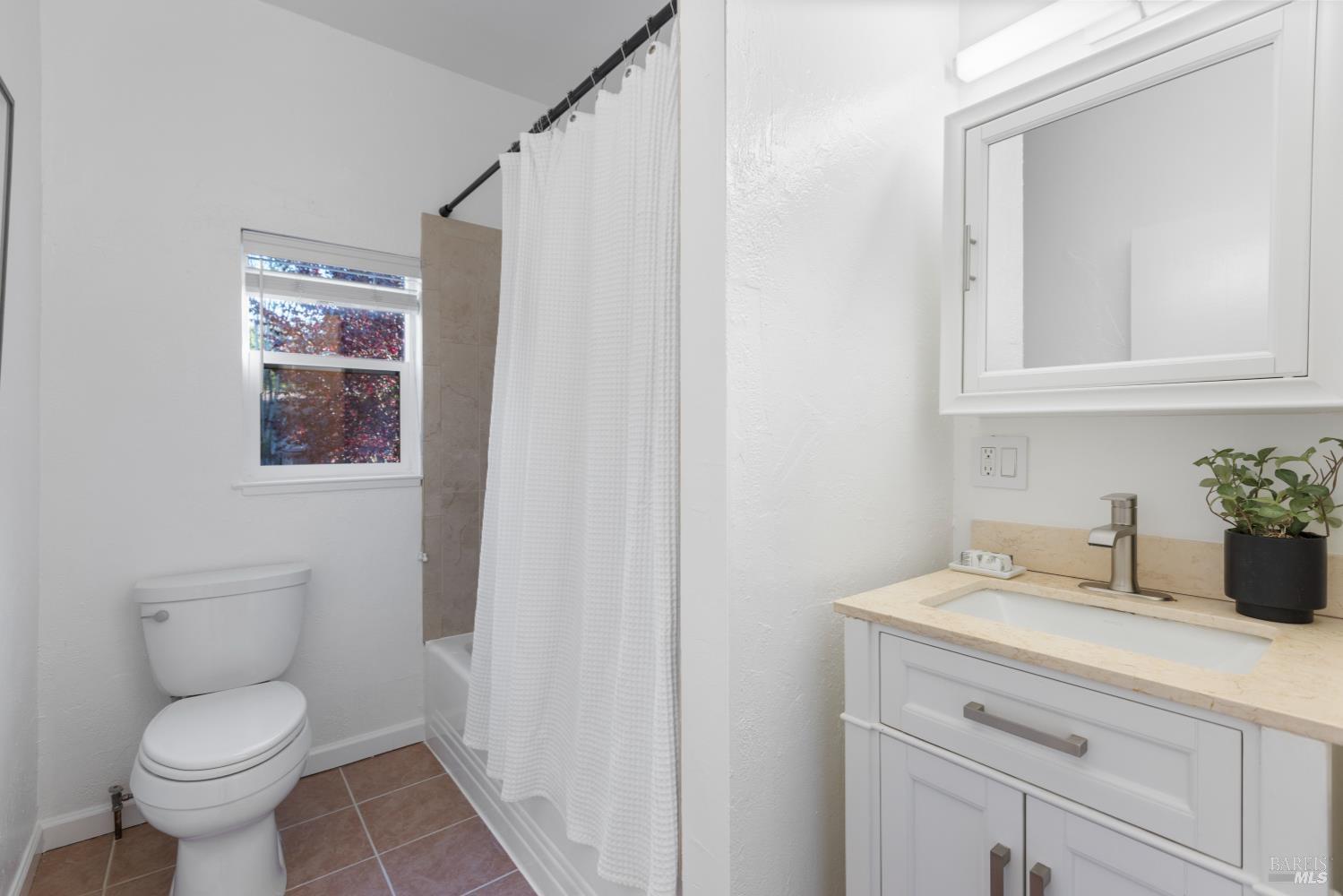 Detail Gallery Image 20 of 67 For 5 Hillside Ave, Kentfield,  CA 94904 - 5 Beds | 3 Baths