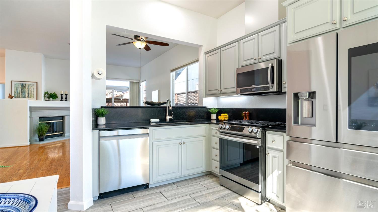 Detail Gallery Image 6 of 30 For 1214 Marque Dr, Rohnert Park,  CA 94928 - 3 Beds | 2 Baths