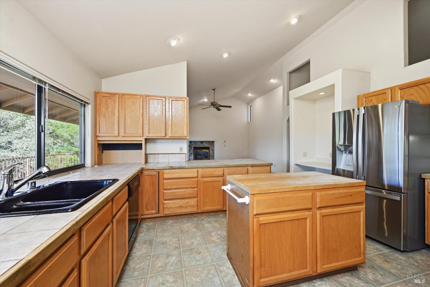 Detail Gallery Image 12 of 47 For 16261 Conestoga Rd, Hidden Valley Lake,  CA 95467 - 3 Beds | 2/1 Baths