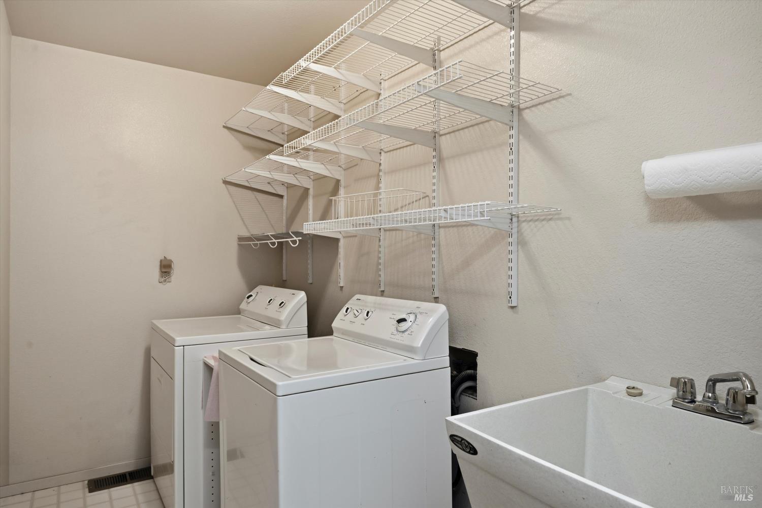 Detail Gallery Image 27 of 47 For 16261 Conestoga Rd, Hidden Valley Lake,  CA 95467 - 3 Beds | 2/1 Baths