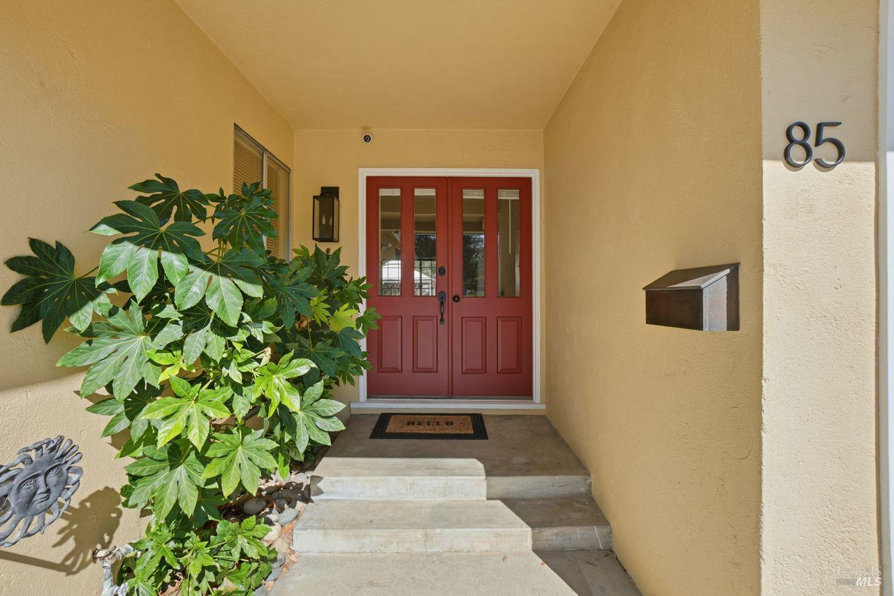 Detail Gallery Image 2 of 45 For 85 San Carlos Way, Novato,  CA 94945 - 4 Beds | 3 Baths