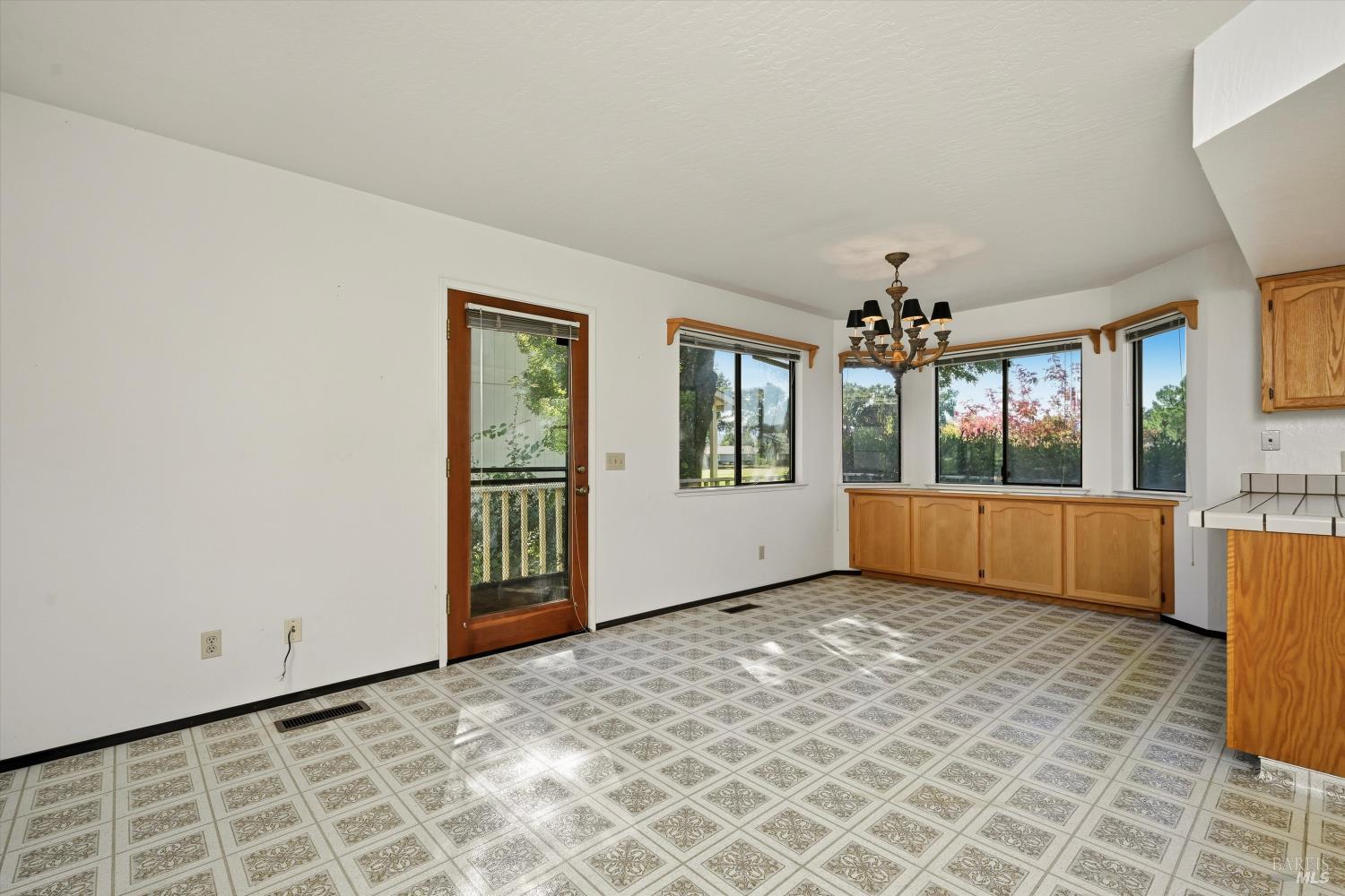 Detail Gallery Image 12 of 26 For 19575 Old Creek Rd, Hidden Valley Lake,  CA 95467 - 3 Beds | 2 Baths