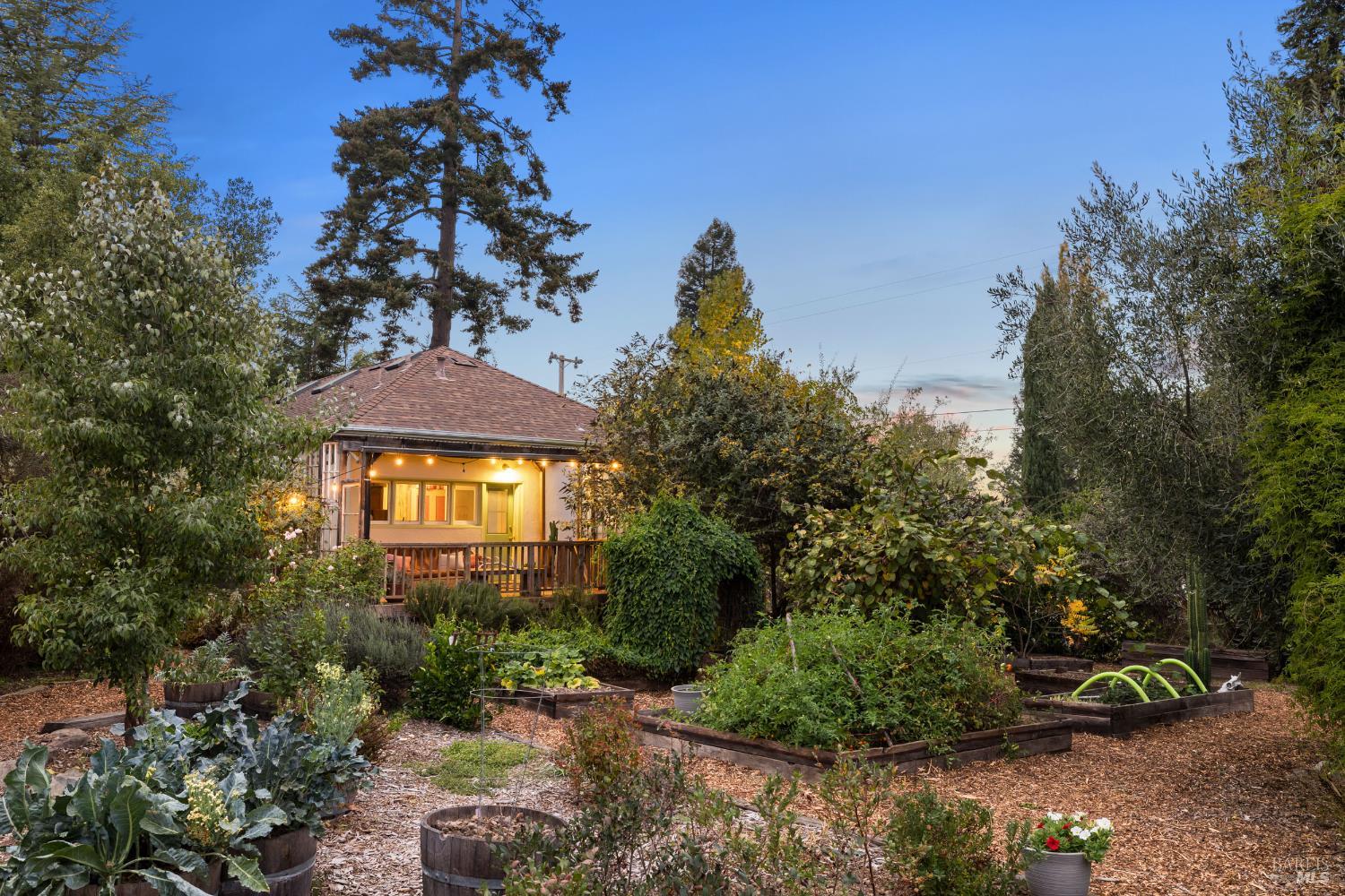 Detail Gallery Image 2 of 43 For 3765 Twig Ave, Sebastopol,  CA 95472 - 3 Beds | 1 Baths