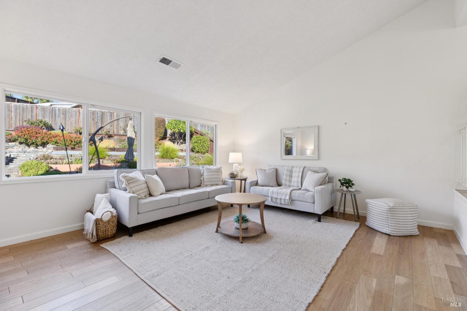 Detail Gallery Image 11 of 45 For 2108 Feliz Dr, Novato,  CA 94945 - 4 Beds | 3 Baths