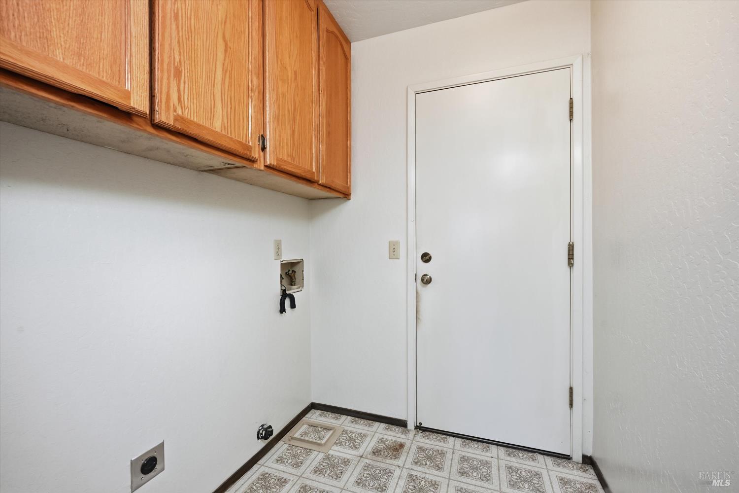 Detail Gallery Image 20 of 26 For 19575 Old Creek Rd, Hidden Valley Lake,  CA 95467 - 3 Beds | 2 Baths