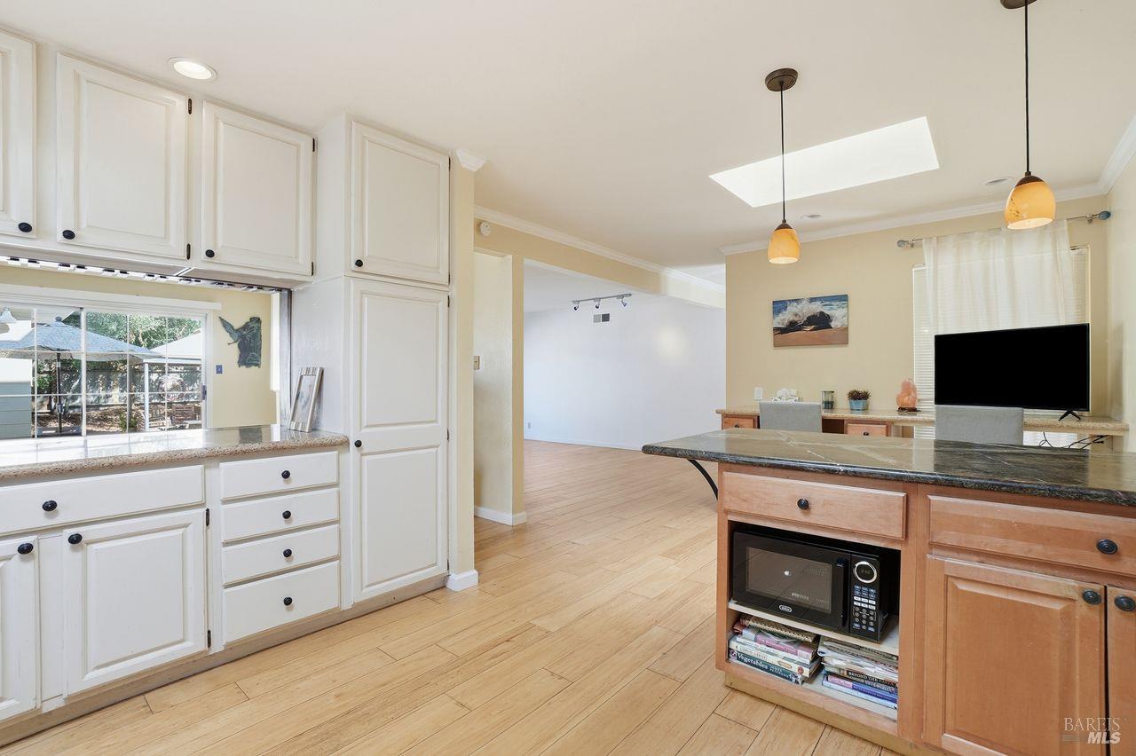 Detail Gallery Image 13 of 45 For 85 San Carlos Way, Novato,  CA 94945 - 4 Beds | 3 Baths