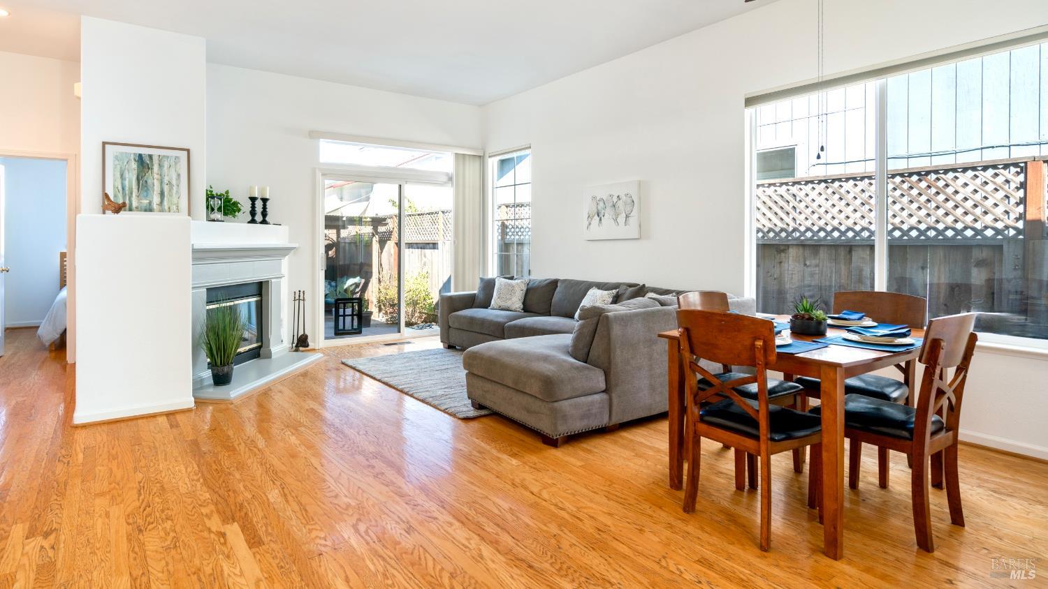 Detail Gallery Image 8 of 30 For 1214 Marque Dr, Rohnert Park,  CA 94928 - 3 Beds | 2 Baths