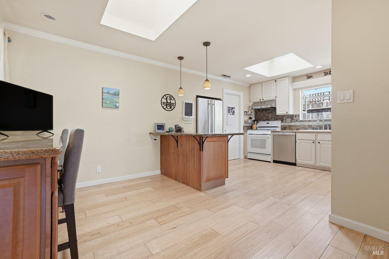 Detail Gallery Image 11 of 45 For 85 San Carlos Way, Novato,  CA 94945 - 4 Beds | 3 Baths