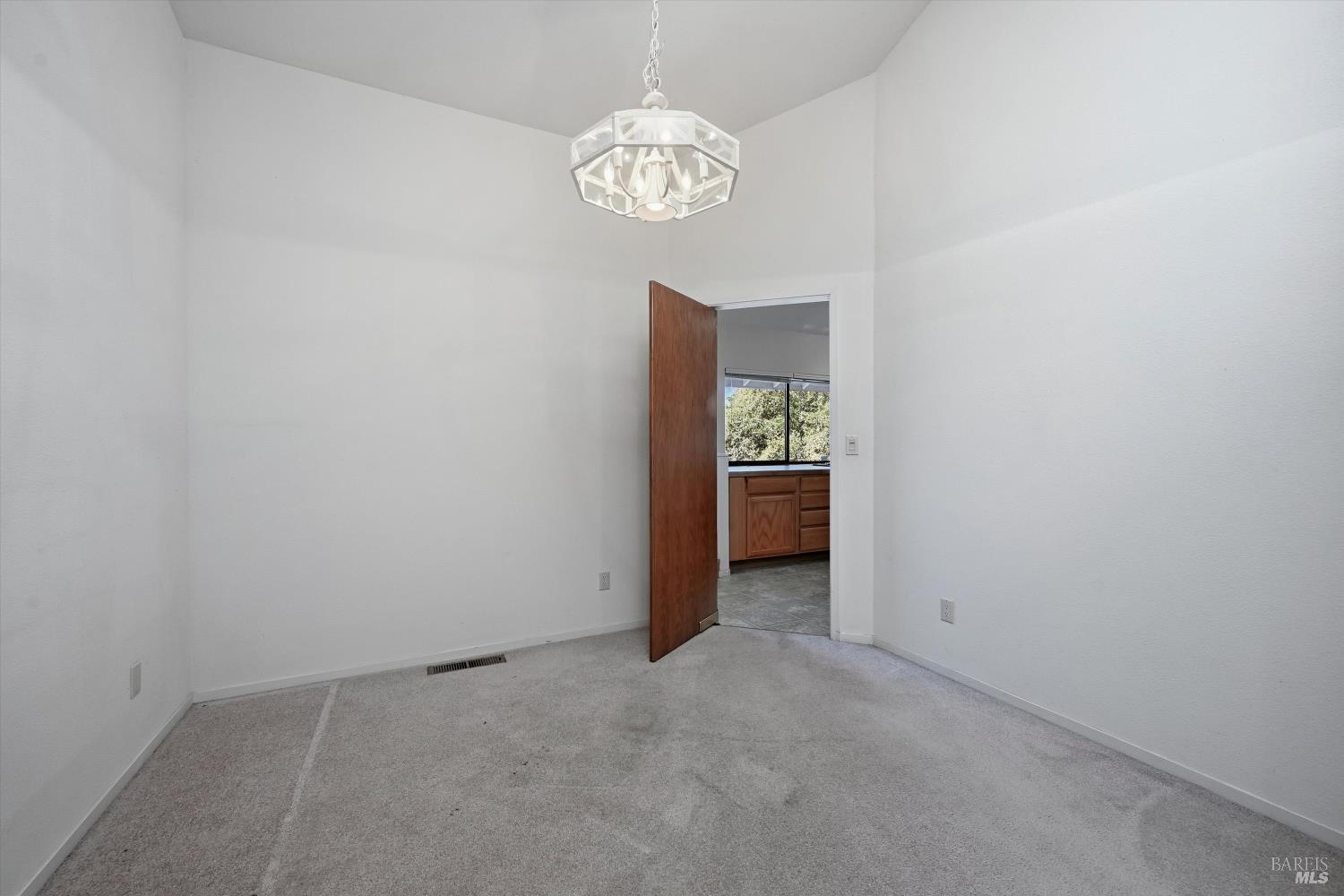 Detail Gallery Image 17 of 47 For 16261 Conestoga Rd, Hidden Valley Lake,  CA 95467 - 3 Beds | 2/1 Baths