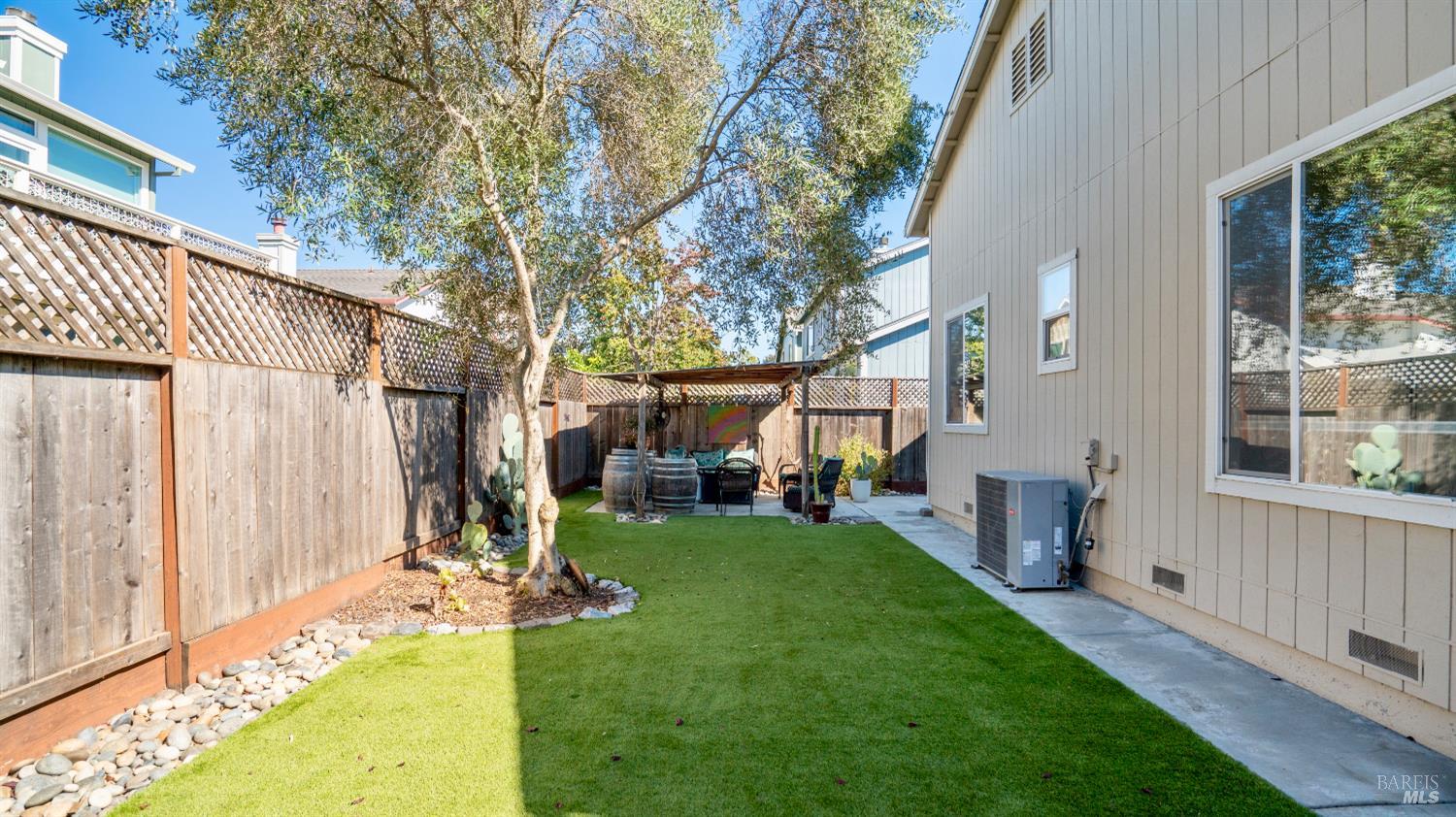 Detail Gallery Image 23 of 30 For 1214 Marque Dr, Rohnert Park,  CA 94928 - 3 Beds | 2 Baths