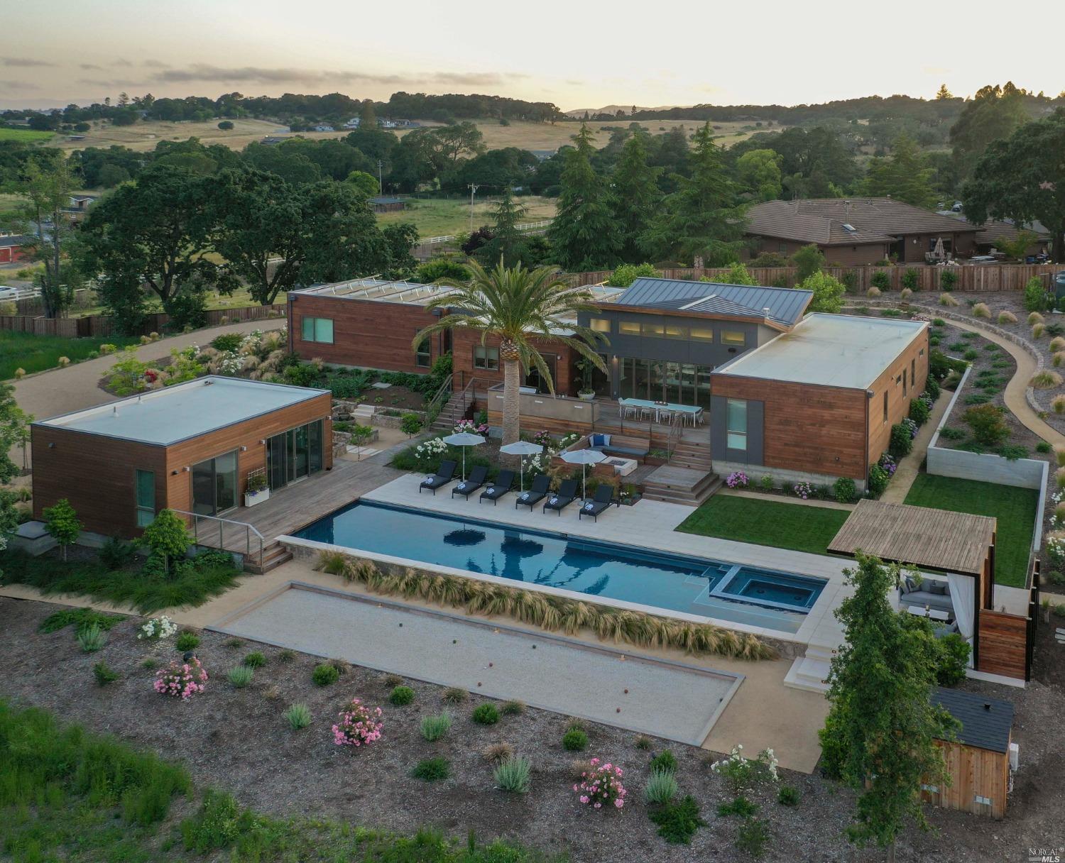 Detail Gallery Image 31 of 32 For 1090 1st Ave, Napa,  CA 94558 - 5 Beds | 4 Baths