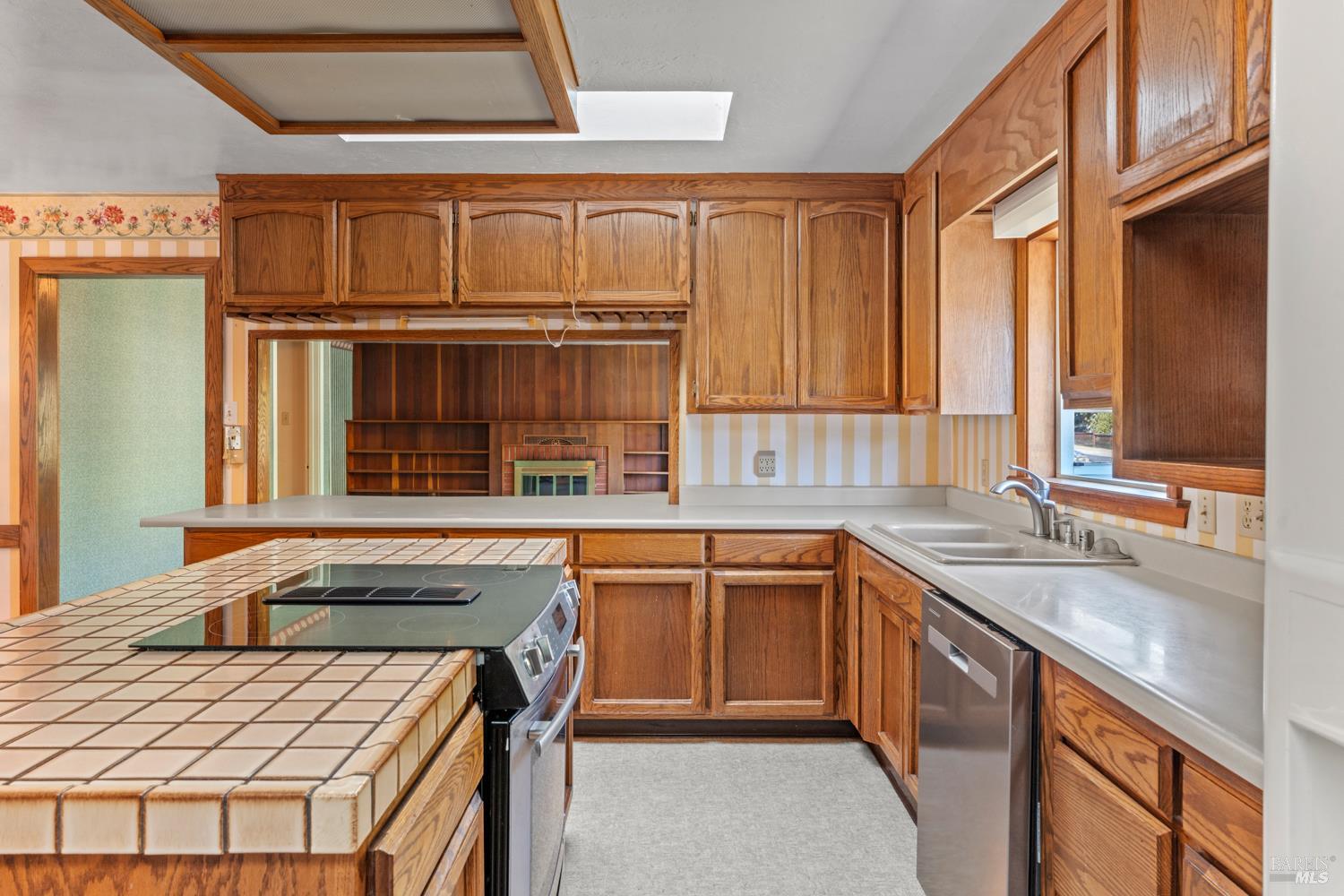 Detail Gallery Image 9 of 21 For 970 N Pine St, Ukiah,  CA 95482 - 3 Beds | 2 Baths