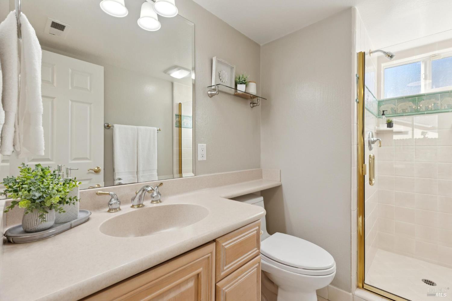 Detail Gallery Image 18 of 45 For 2108 Feliz Dr, Novato,  CA 94945 - 4 Beds | 3 Baths