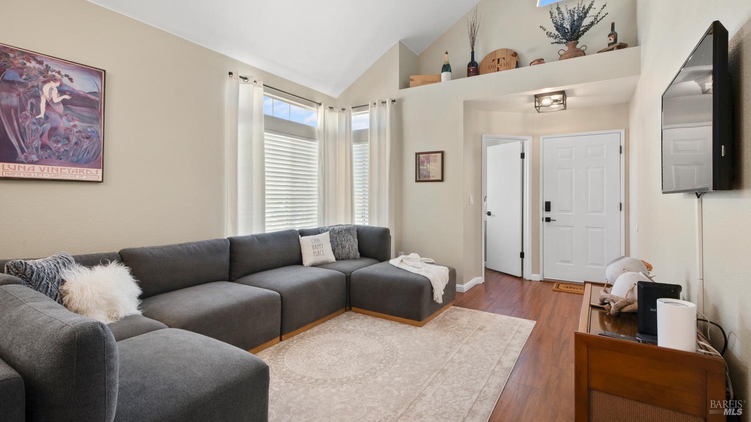 Detail Gallery Image 7 of 36 For 114 Birchwood Ct, Suisun City,  CA 94585 - 3 Beds | 2/1 Baths