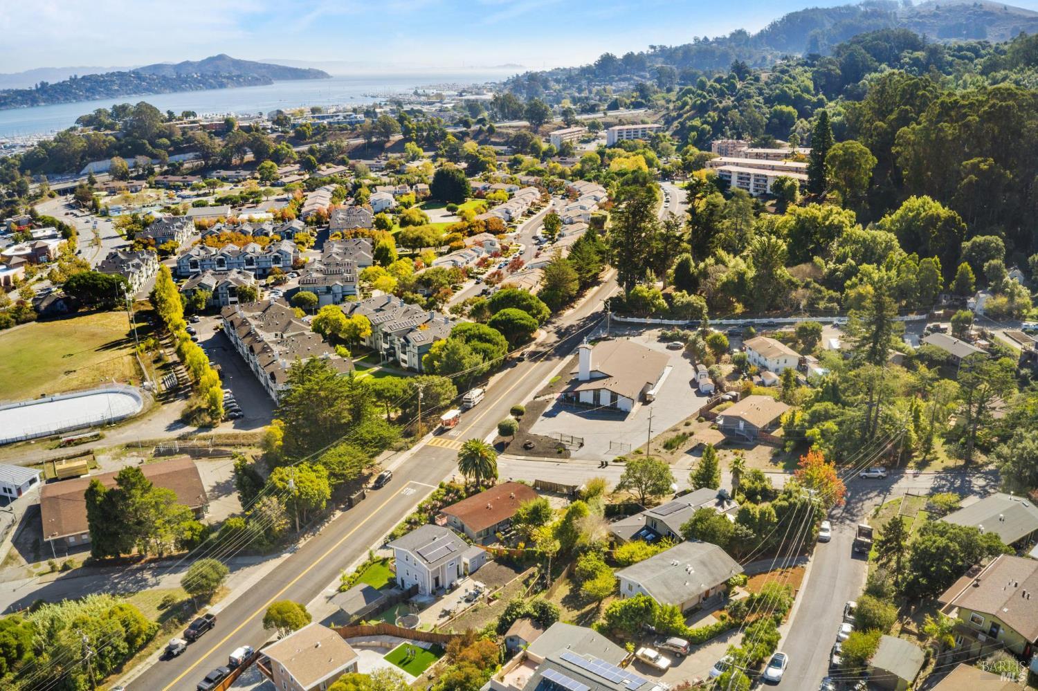 Detail Gallery Image 2 of 42 For 16 Dutton Ct, Sausalito,  CA 94965 - 4 Beds | 2 Baths