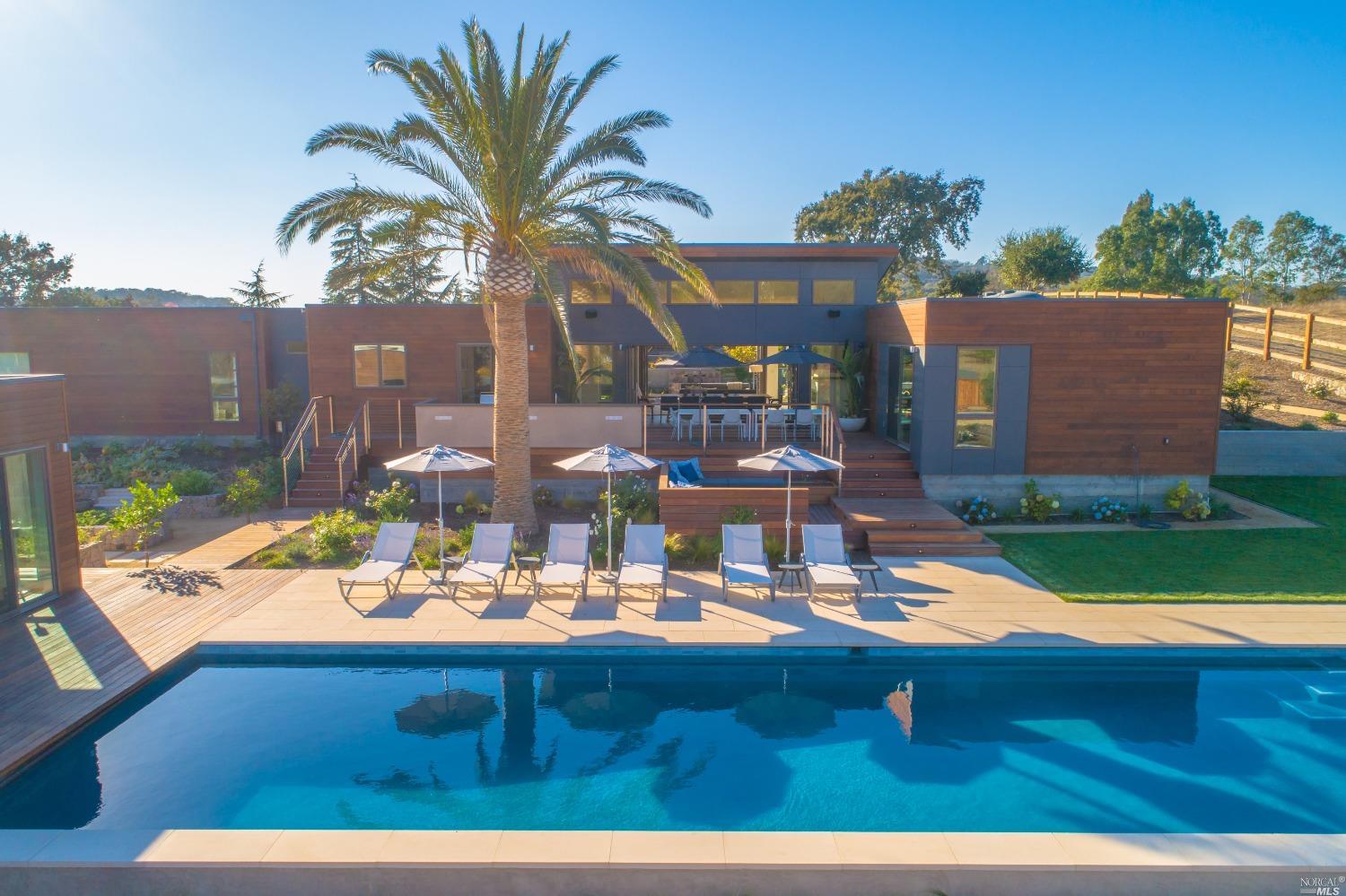 Detail Gallery Image 3 of 32 For 1090 1st Ave, Napa,  CA 94558 - 5 Beds | 4 Baths