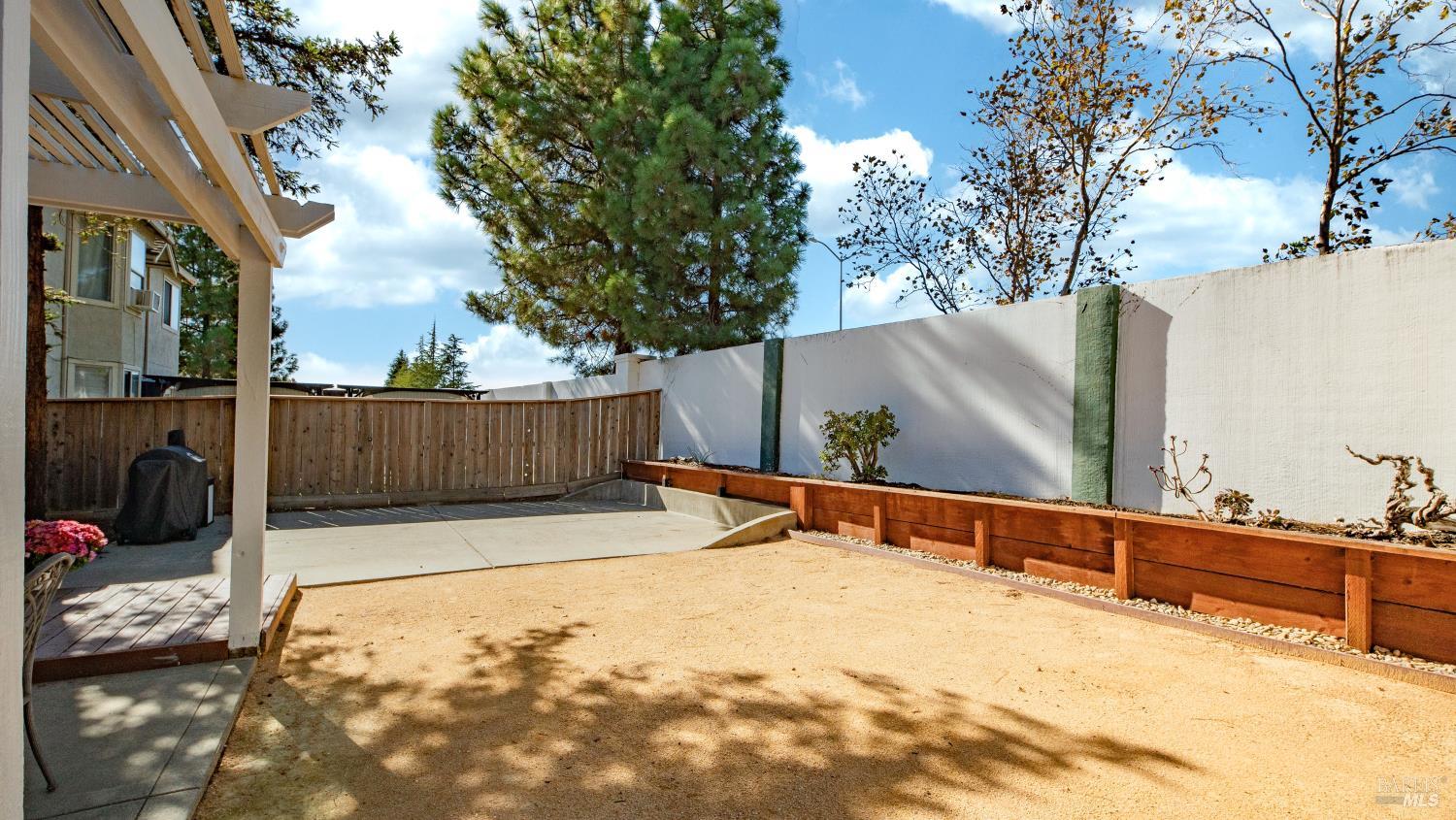 Detail Gallery Image 34 of 36 For 114 Birchwood Ct, Suisun City,  CA 94585 - 3 Beds | 2/1 Baths