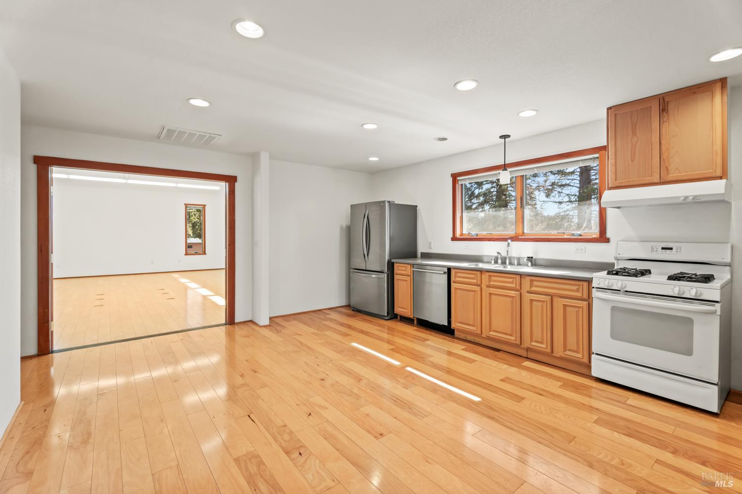 Detail Gallery Image 7 of 17 For 10185 East Rd, Redwood Valley,  CA 95470 - 1 Beds | 1 Baths