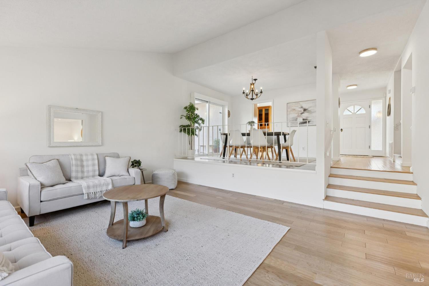 Detail Gallery Image 10 of 45 For 2108 Feliz Dr, Novato,  CA 94945 - 4 Beds | 3 Baths