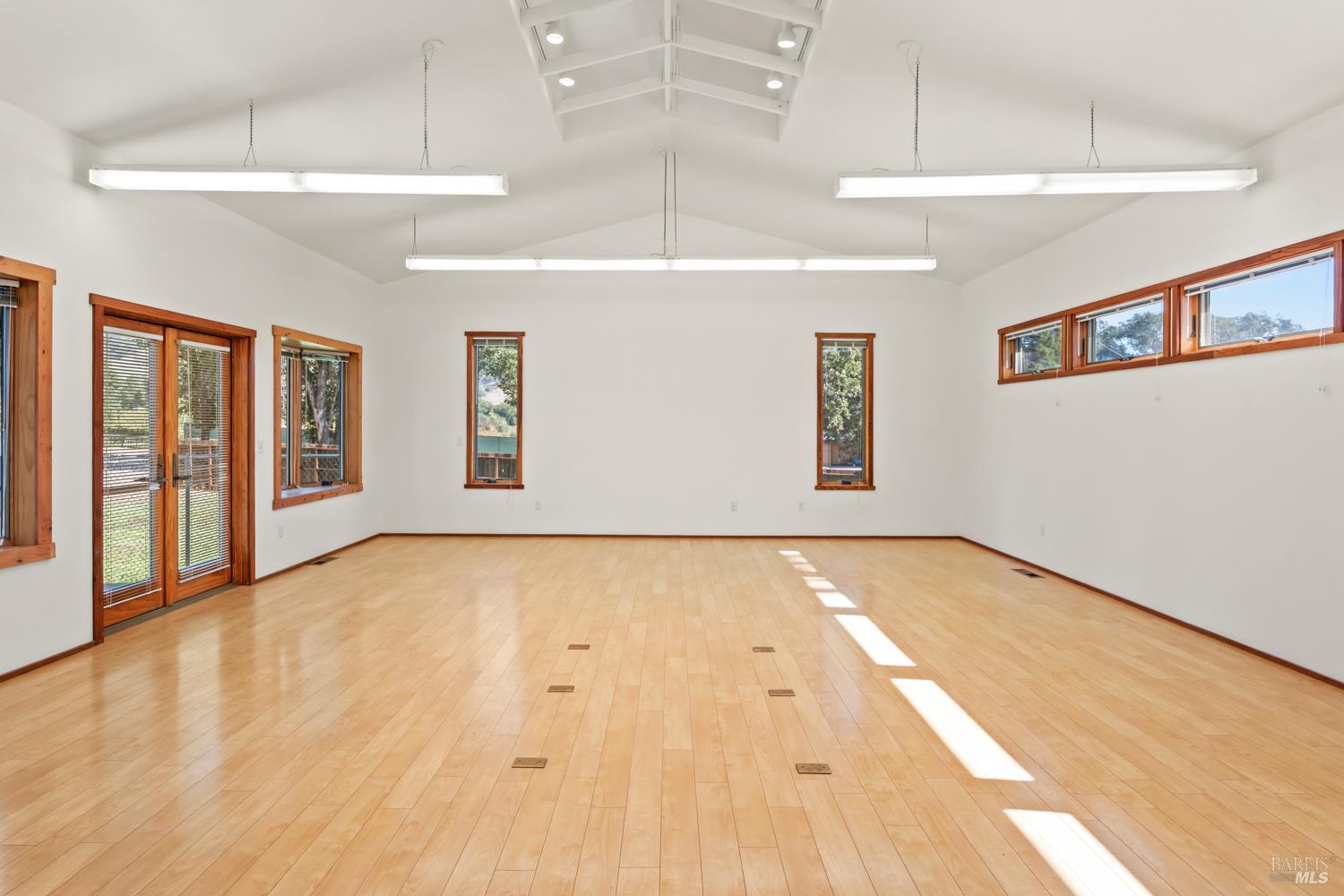 Detail Gallery Image 9 of 17 For 10185 East Rd, Redwood Valley,  CA 95470 - 1 Beds | 1 Baths