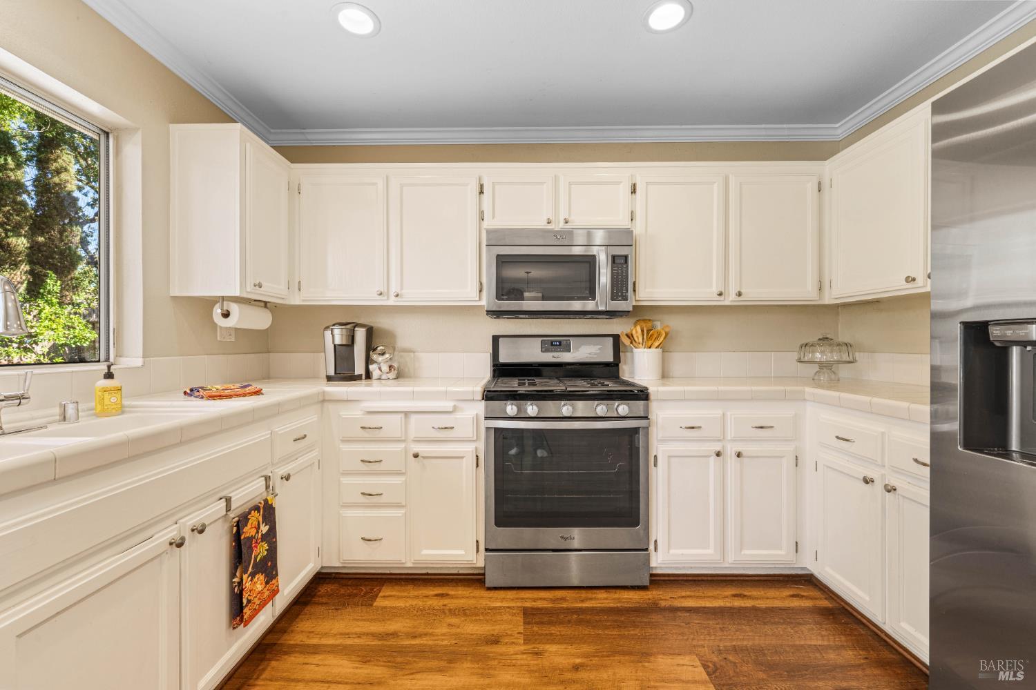 Detail Gallery Image 16 of 45 For 129 Wooded Glen Ct, Windsor,  CA 95492 - 4 Beds | 3 Baths