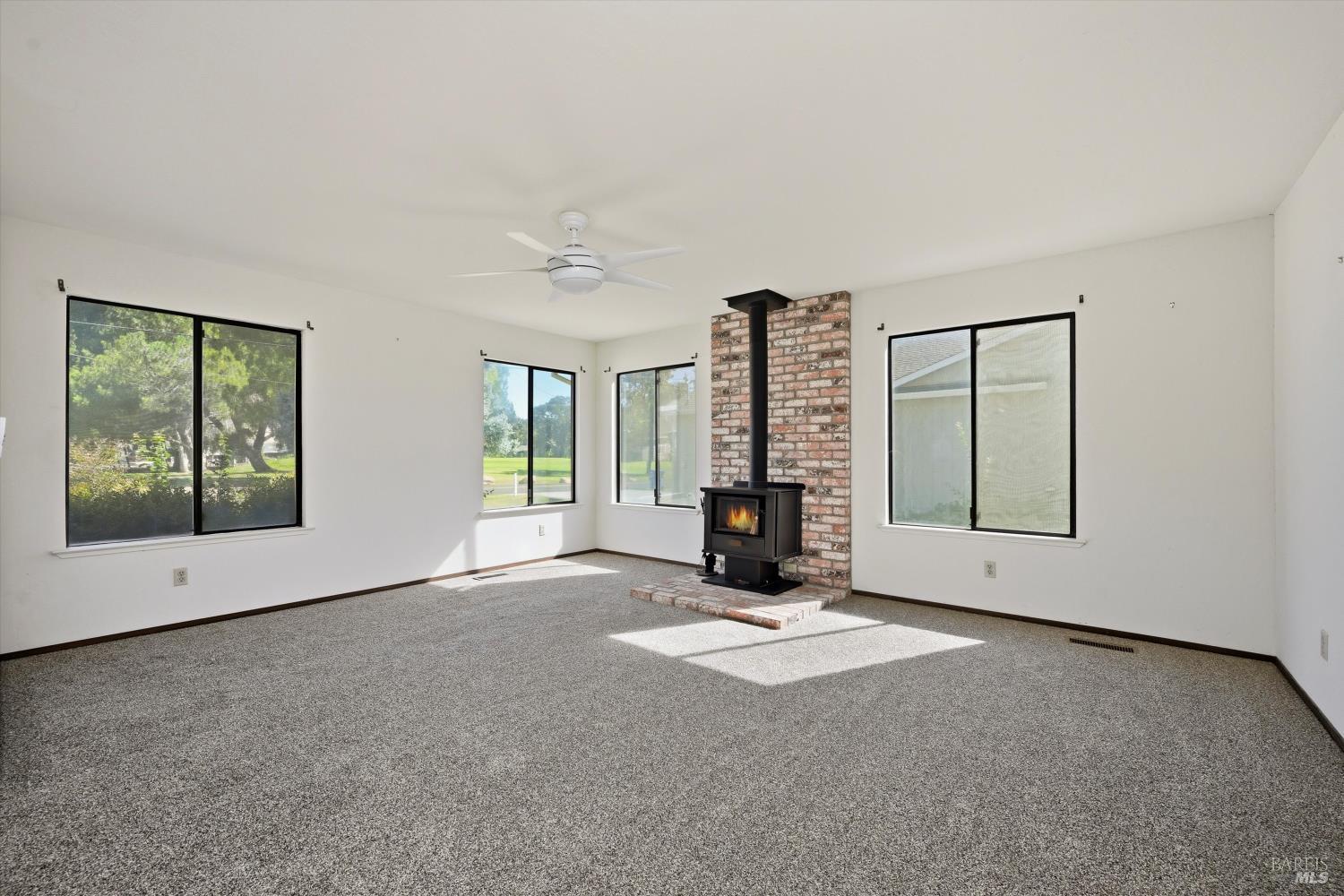 Detail Gallery Image 6 of 26 For 19575 Old Creek Rd, Hidden Valley Lake,  CA 95467 - 3 Beds | 2 Baths