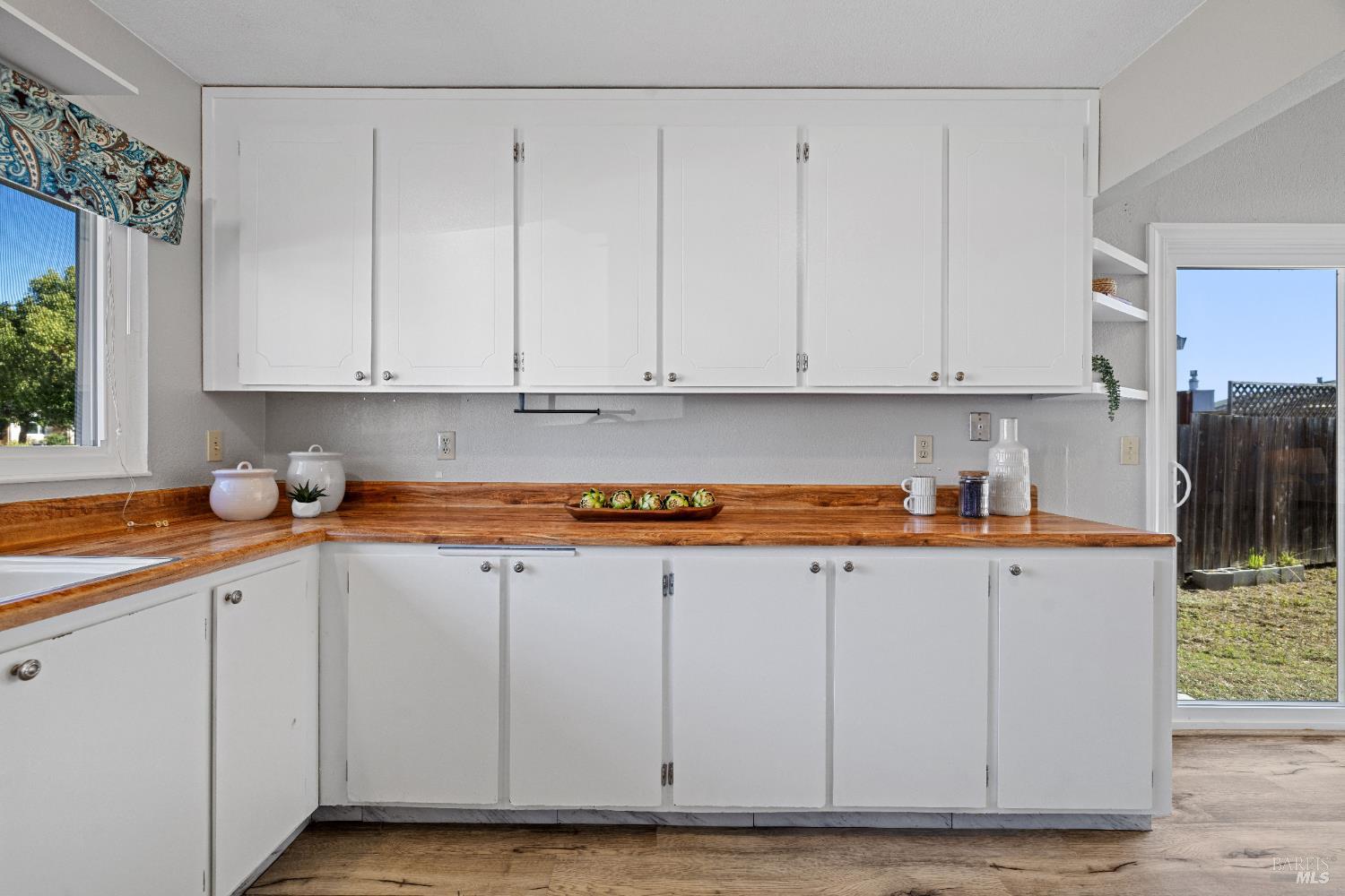 Detail Gallery Image 12 of 27 For 1511 Gladstone Way, Rohnert Park,  CA 94928 - 3 Beds | 2 Baths