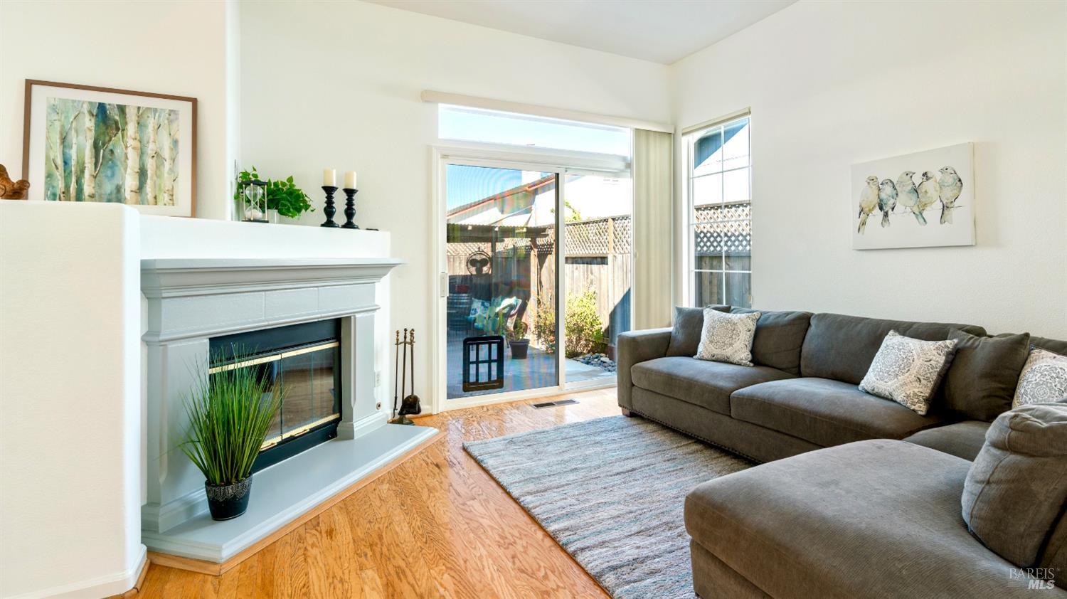 Detail Gallery Image 9 of 30 For 1214 Marque Dr, Rohnert Park,  CA 94928 - 3 Beds | 2 Baths