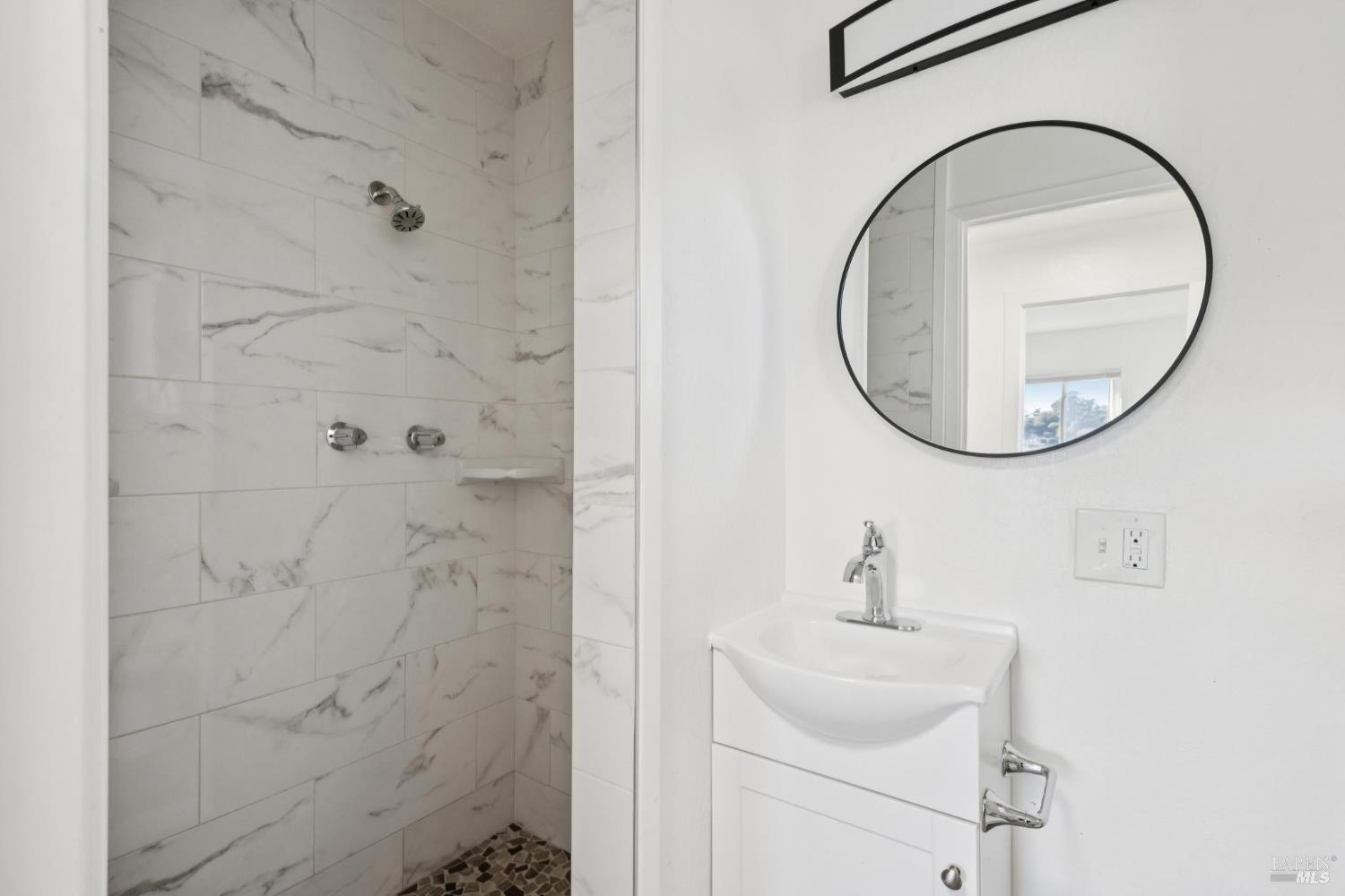 Detail Gallery Image 34 of 42 For 16 Dutton Ct, Sausalito,  CA 94965 - 4 Beds | 2 Baths