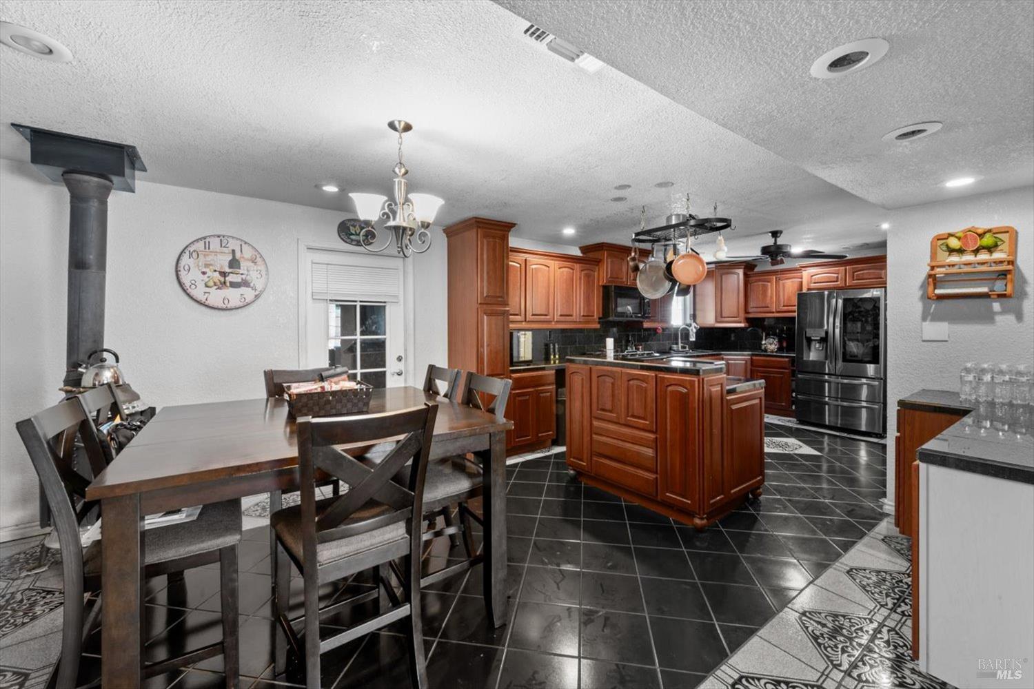 Detail Gallery Image 8 of 22 For 364 Brown St, Vacaville,  CA 95688 - 4 Beds | 2 Baths