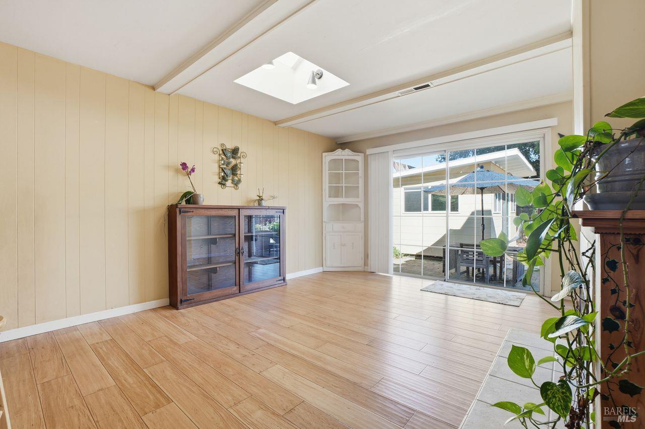 Detail Gallery Image 9 of 45 For 85 San Carlos Way, Novato,  CA 94945 - 4 Beds | 3 Baths