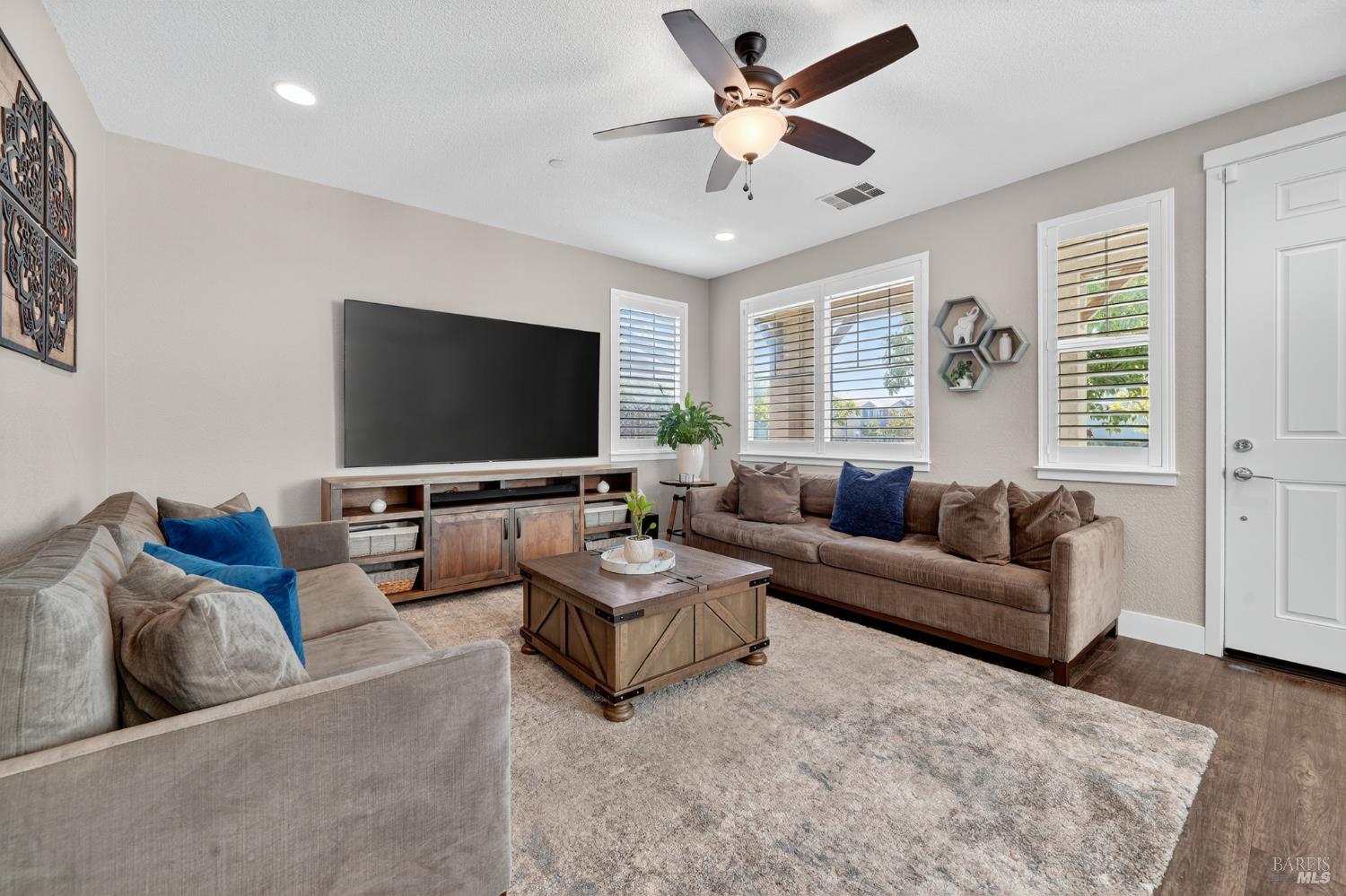 Detail Gallery Image 12 of 31 For 4273 Carnegie Ct, Fairfield,  CA 94534 - 5 Beds | 3 Baths