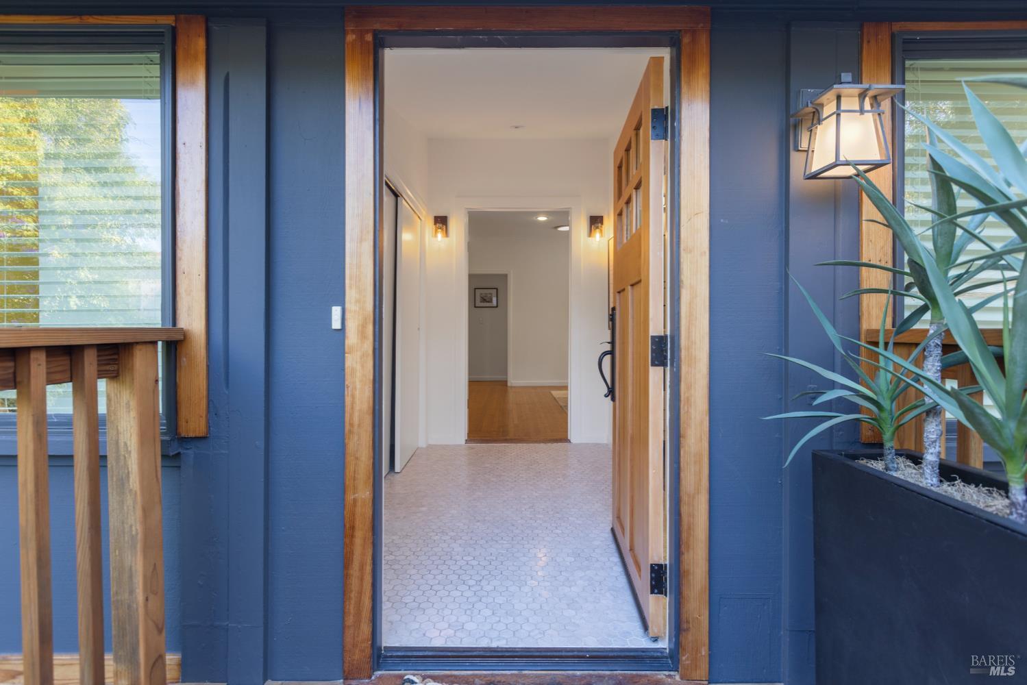 Detail Gallery Image 4 of 67 For 5 Hillside Ave, Kentfield,  CA 94904 - 5 Beds | 3 Baths