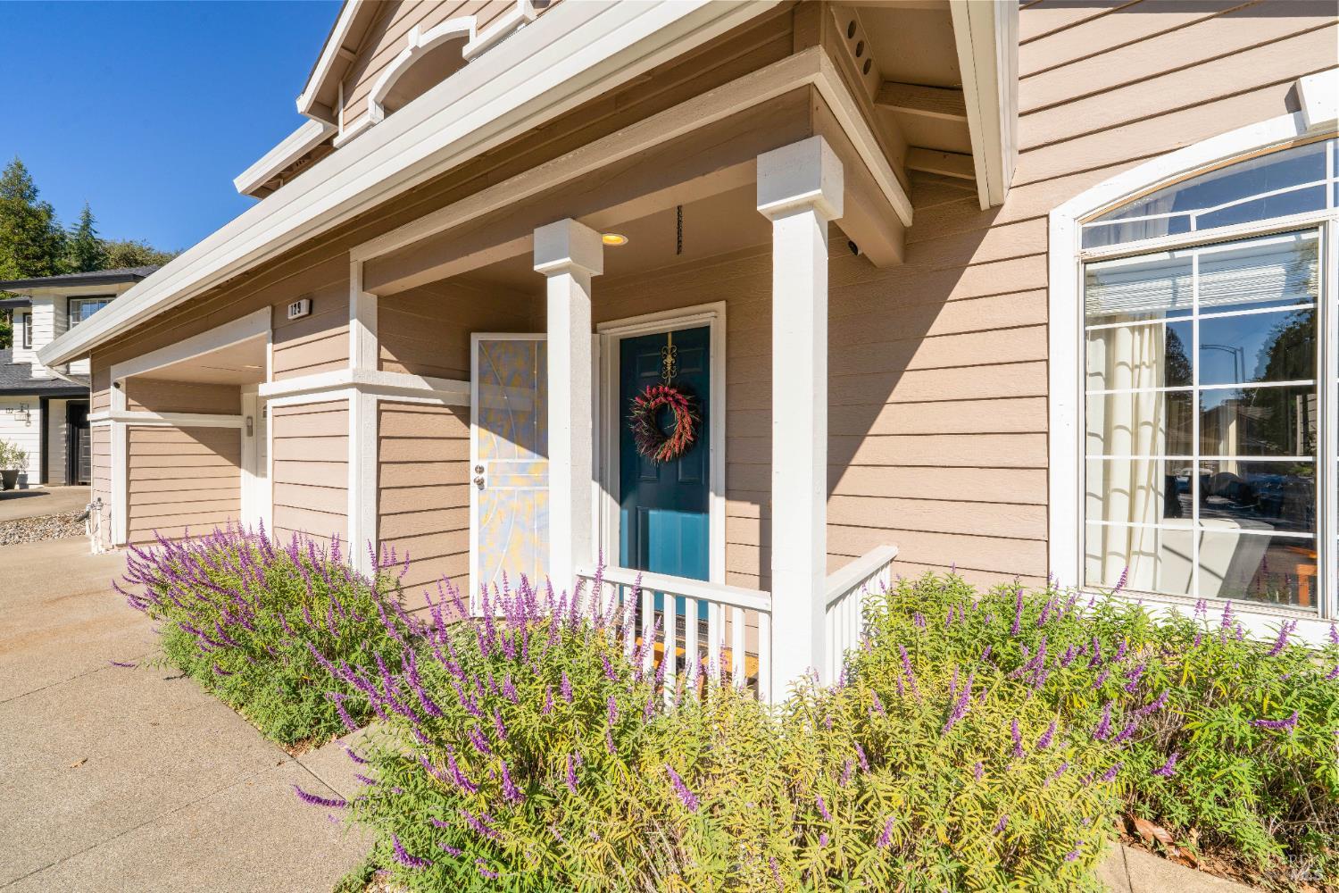 Detail Gallery Image 4 of 45 For 129 Wooded Glen Ct, Windsor,  CA 95492 - 4 Beds | 3 Baths