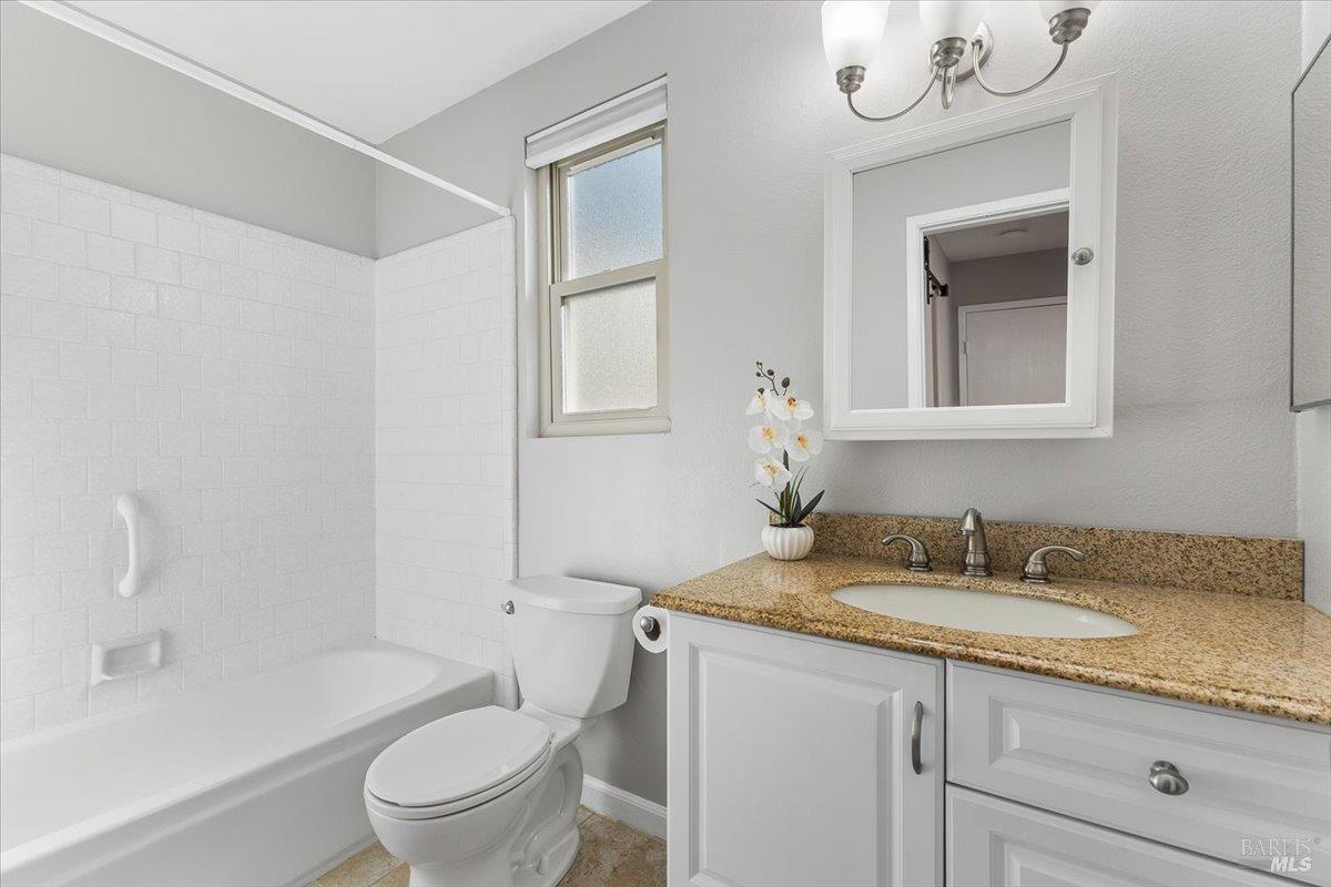 Detail Gallery Image 18 of 32 For 802 Adobe Dr, Santa Rosa,  CA 95404 - 2 Beds | 2 Baths