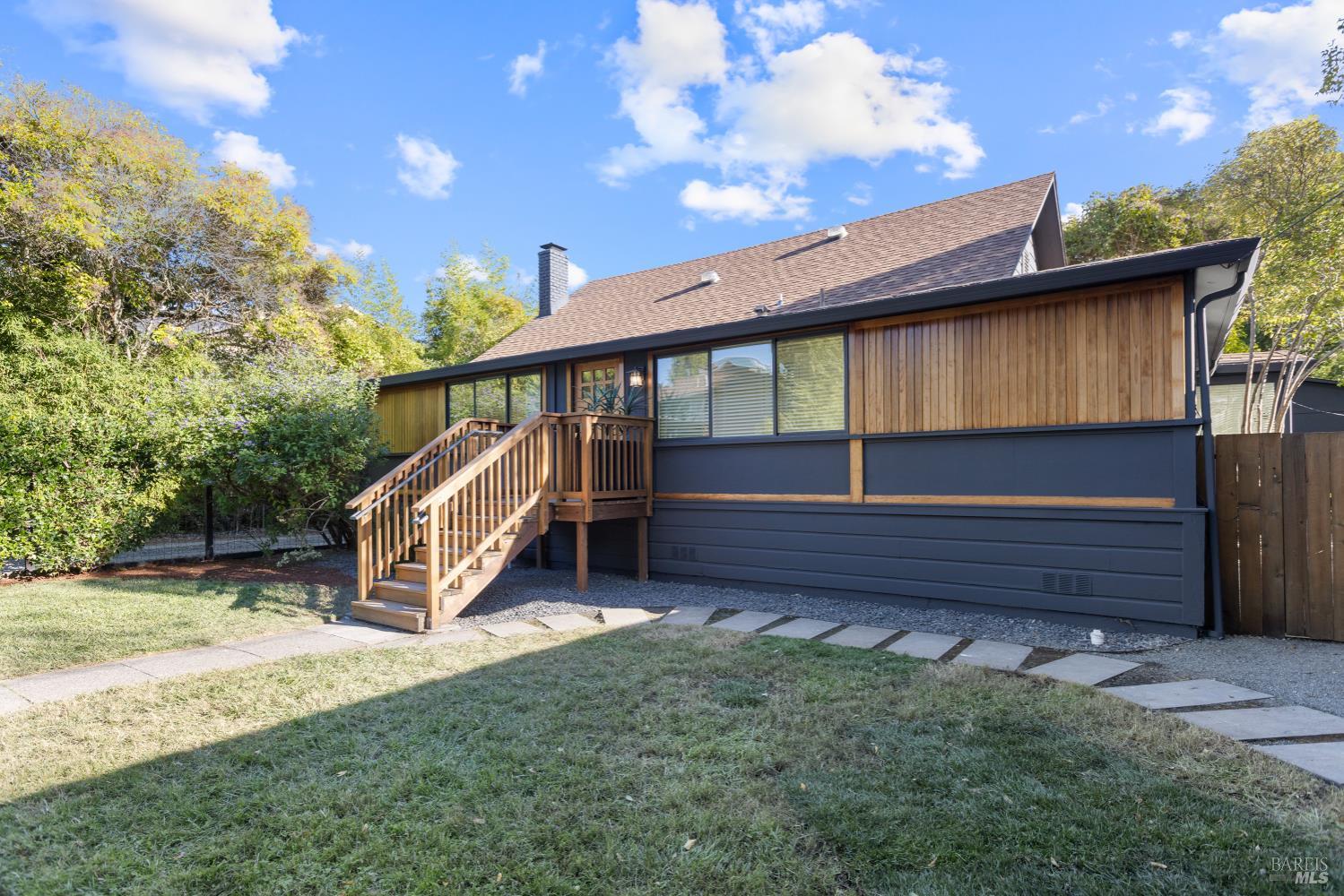 Detail Gallery Image 35 of 67 For 5 Hillside Ave, Kentfield,  CA 94904 - 5 Beds | 3 Baths