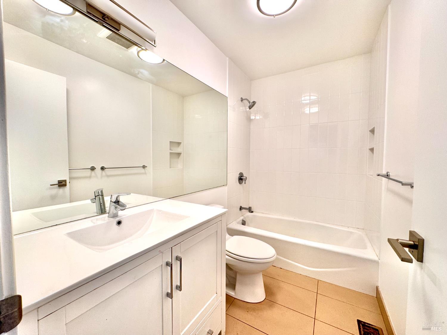 Detail Gallery Image 15 of 22 For 55 Park Rd, Fairfax,  CA 94930 - 11 Beds | 6/2 Baths