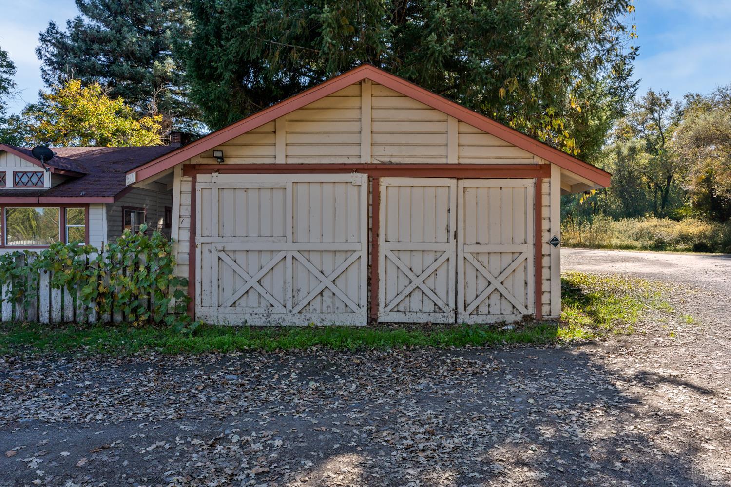 Detail Gallery Image 9 of 12 For 23925 Eberle St, Covelo,  CA 95428 - 5 Beds | 2 Baths