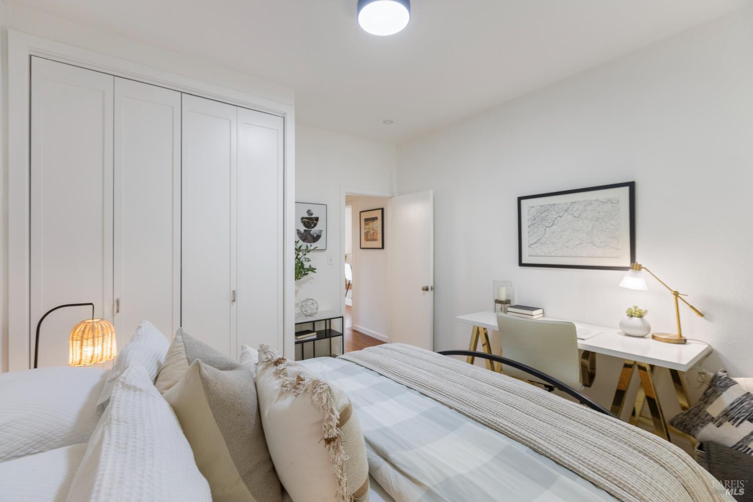 Detail Gallery Image 19 of 67 For 5 Hillside Ave, Kentfield,  CA 94904 - 5 Beds | 3 Baths